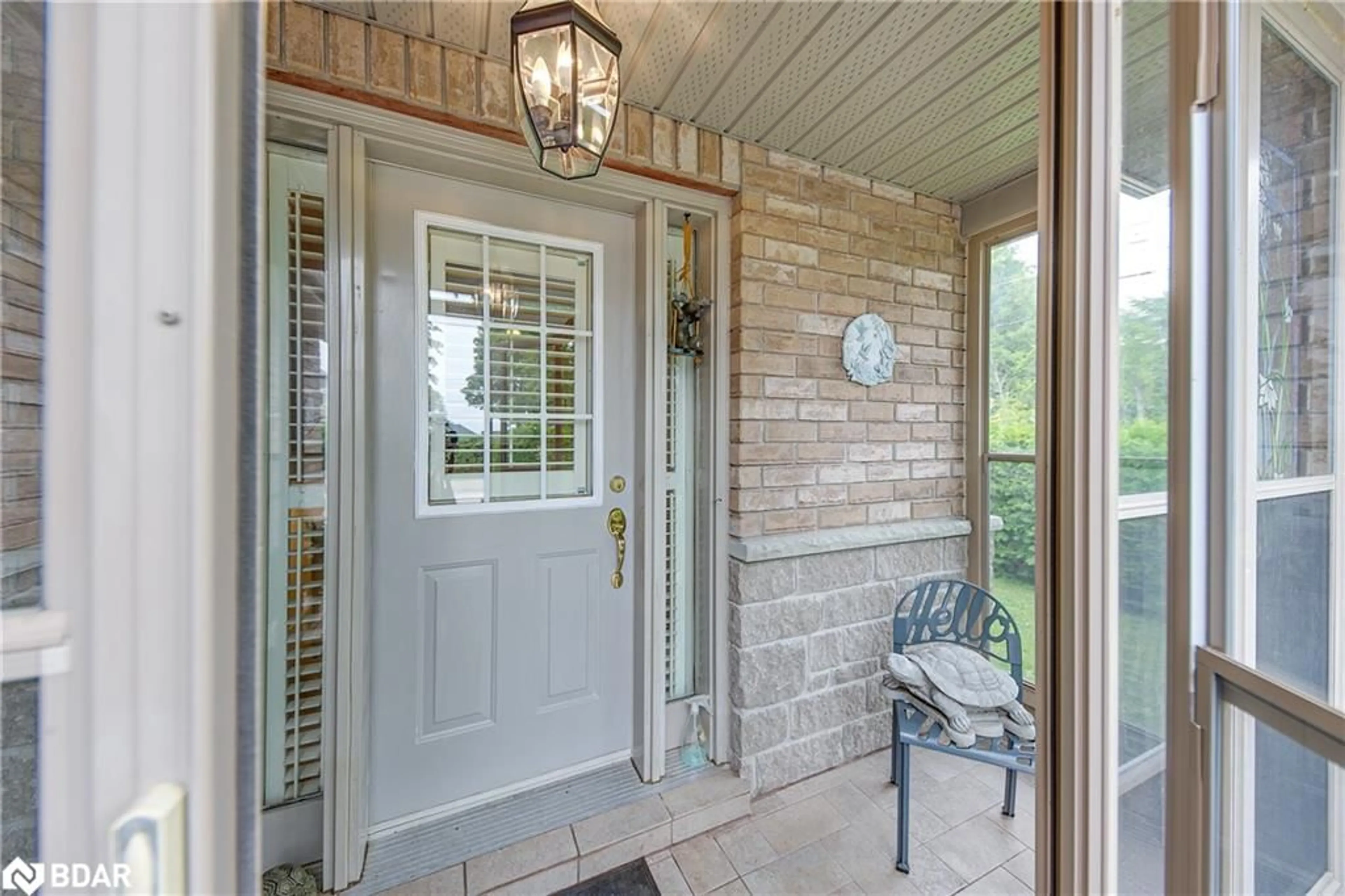 Indoor entryway for 1104 Alfred St, Innisfil Ontario L0L 1C0