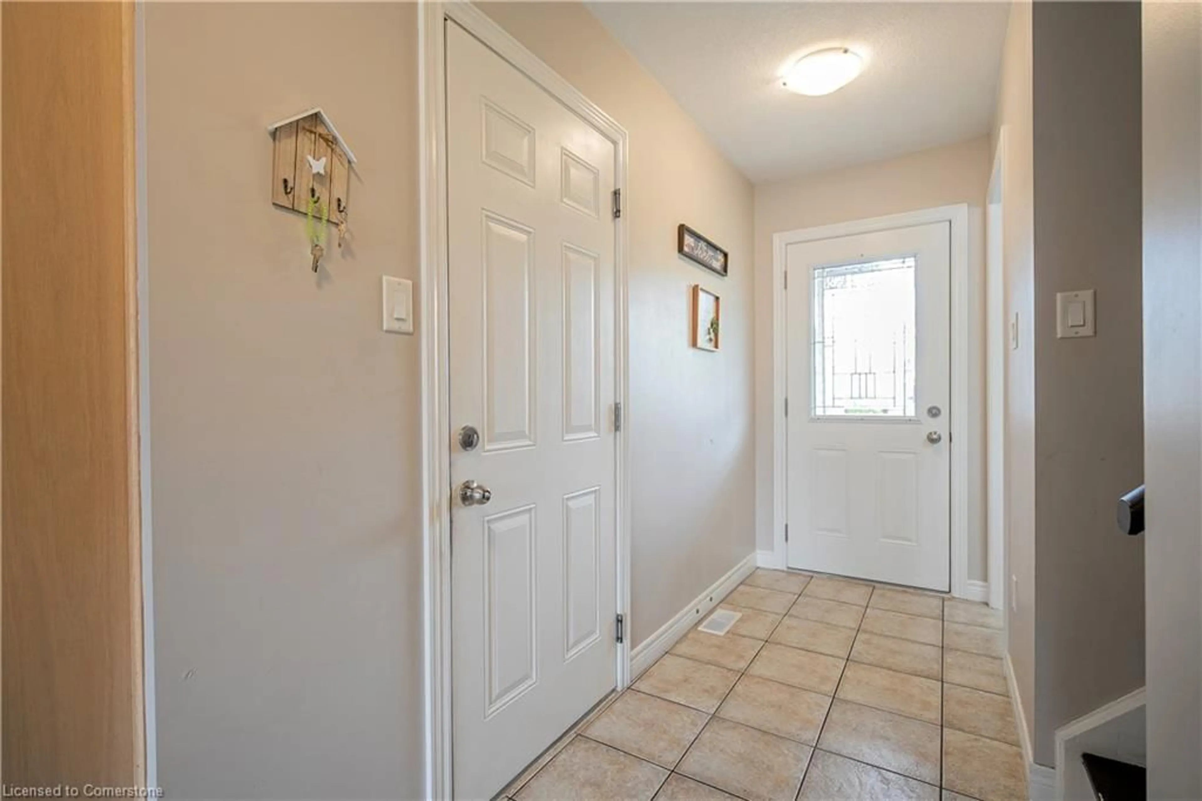 Indoor entryway for 21 Henderson Dr, Guelph Ontario N1E 0A1
