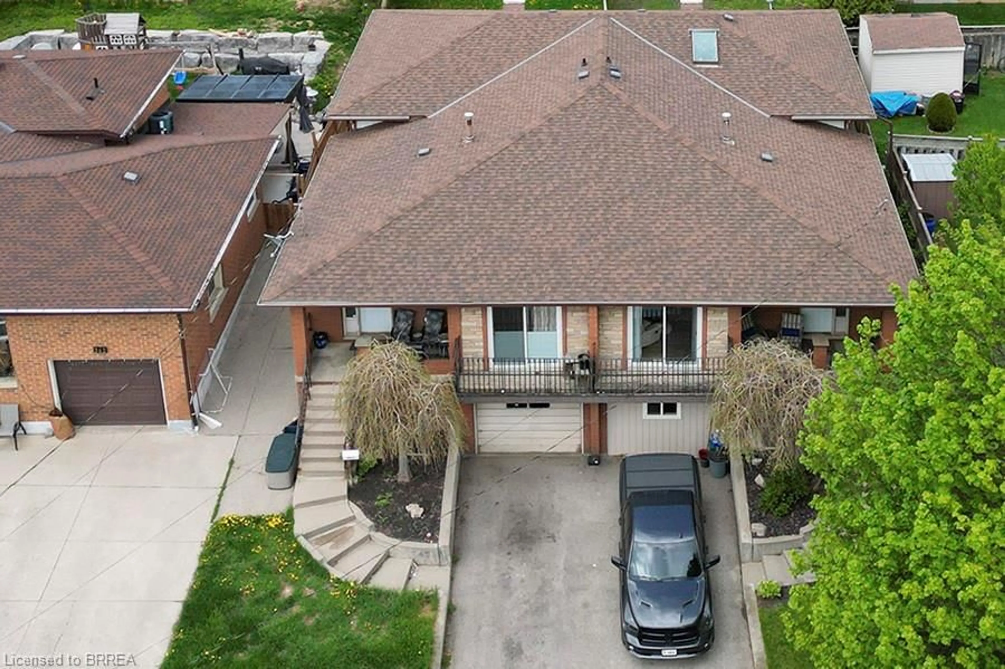 A pic from outside/outdoor area/front of a property/back of a property/a pic from drone, street for 264 Bruce St #A, Brantford Ontario N3S 4Z9