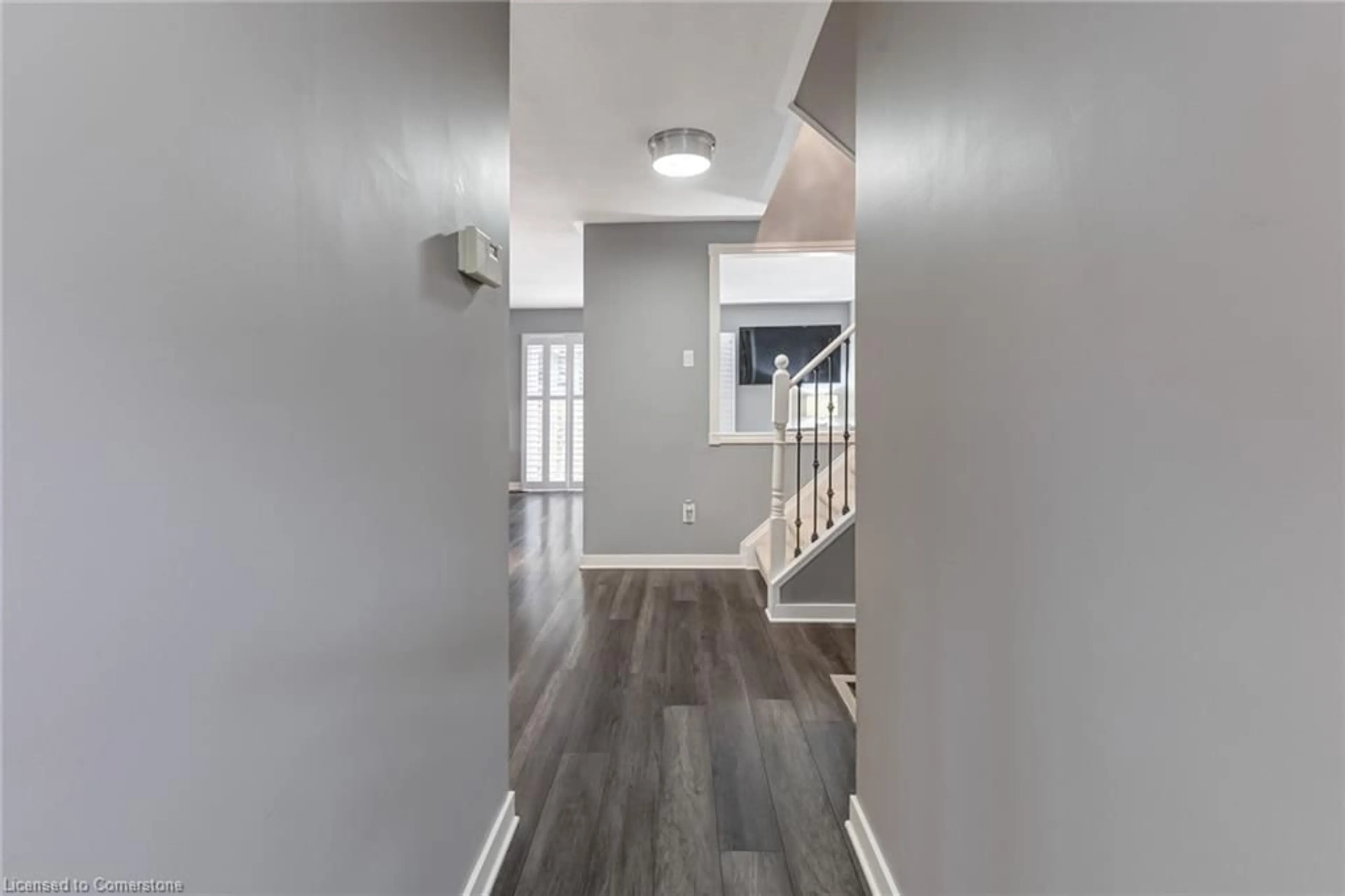 Indoor entryway for 2825 Gananoque Dr, Mississauga Ontario L5N 1V6