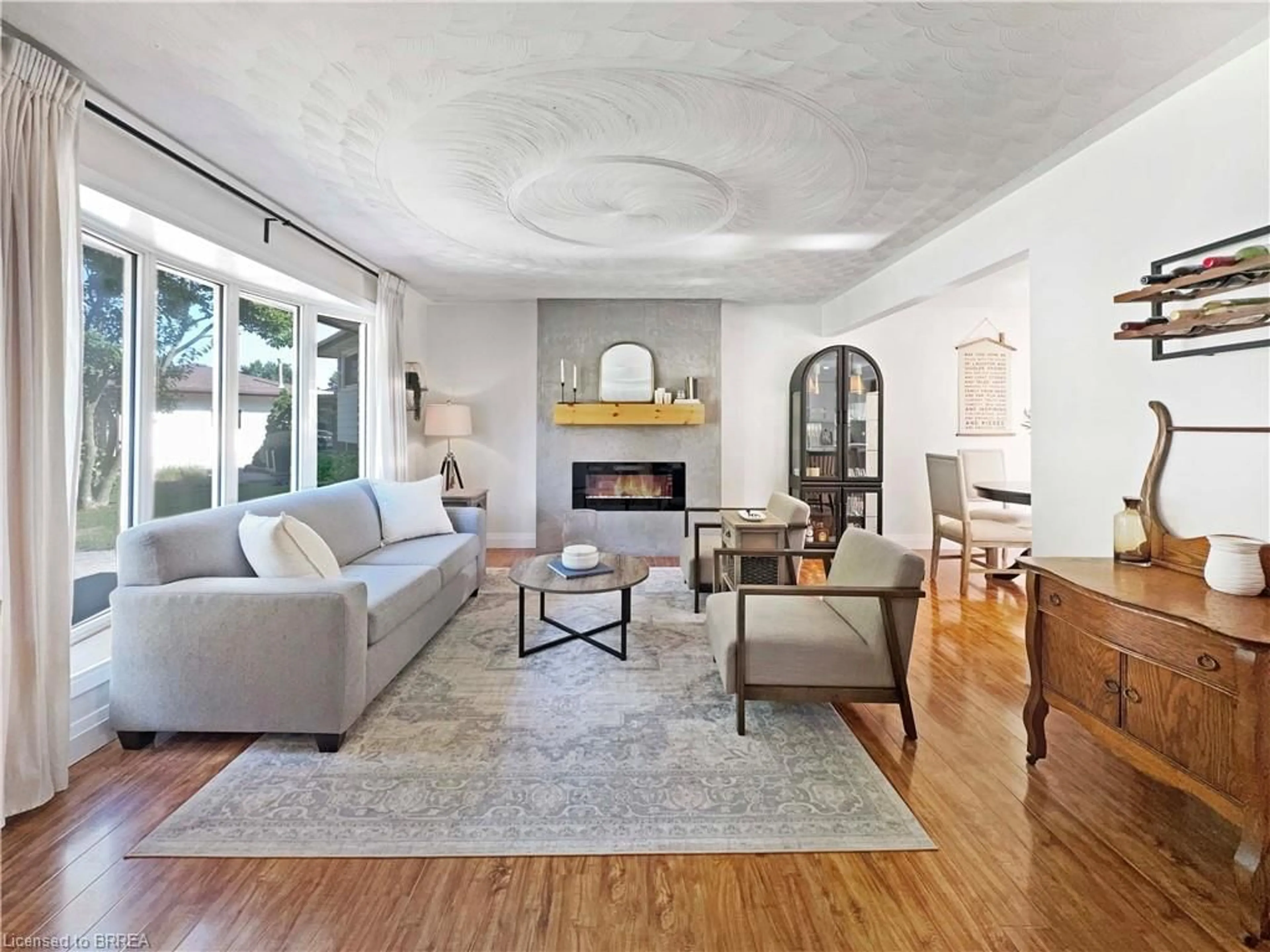 Living room with furniture, unknown for 9 Normandy Cir, Simcoe Ontario N3Y 4J6