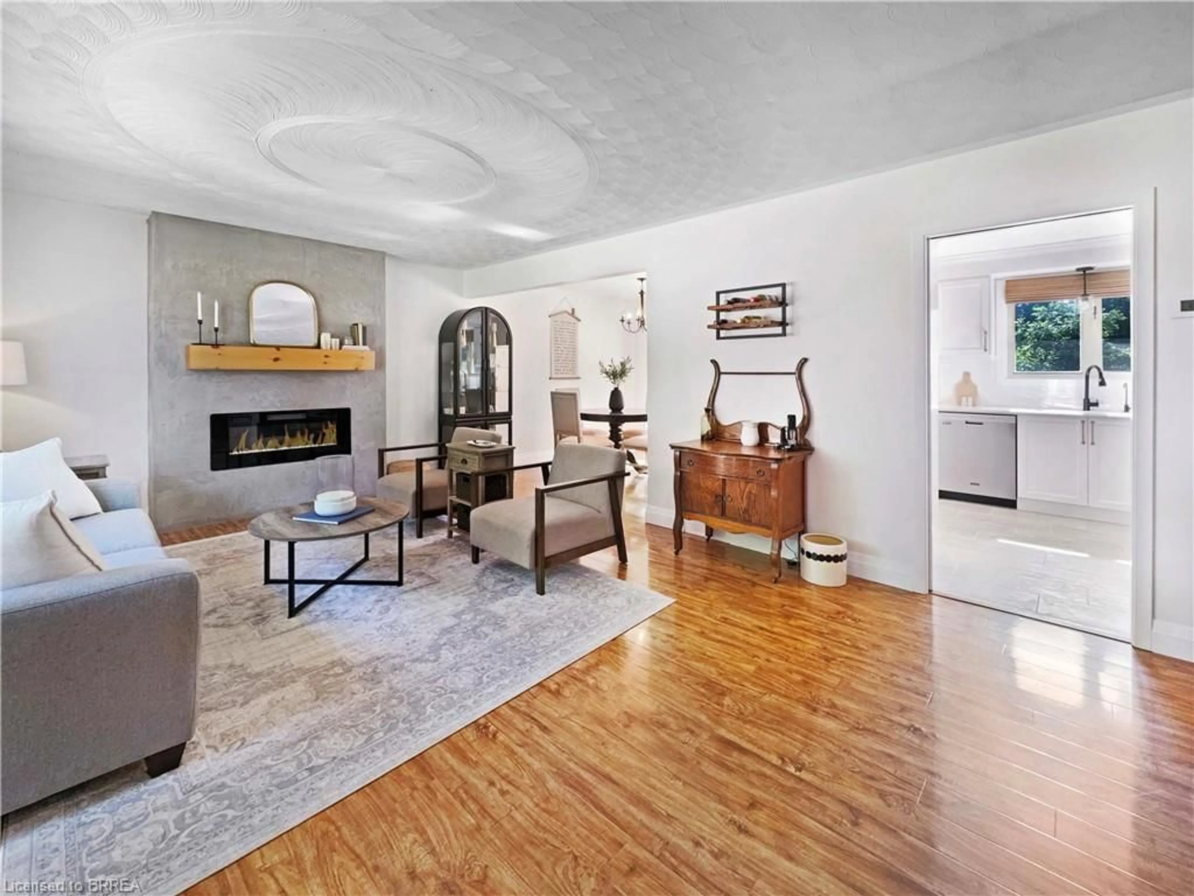 Living room with furniture, wood/laminate floor for 9 Normandy Cir, Simcoe Ontario N3Y 4J6