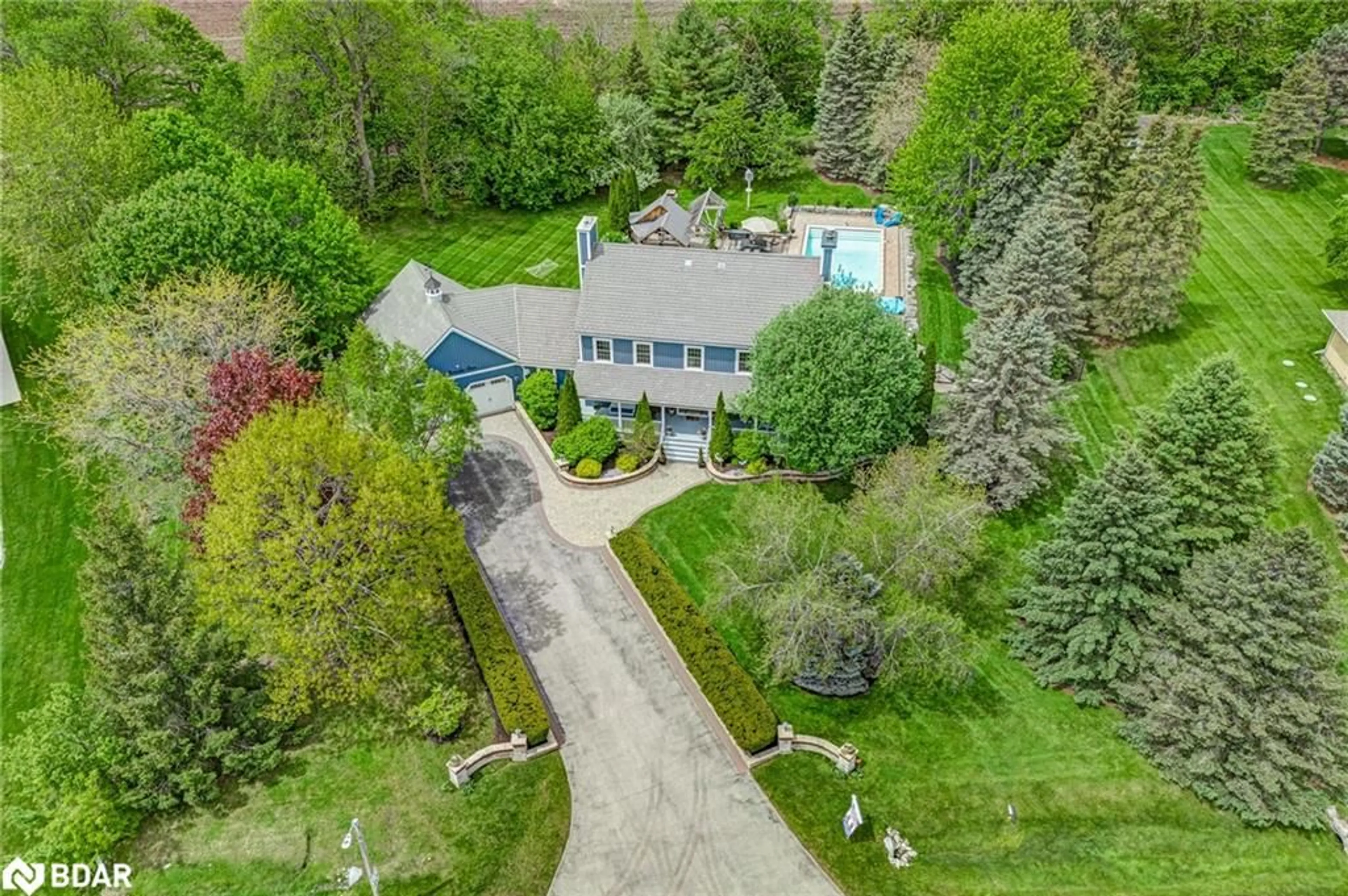 A pic from outside/outdoor area/front of a property/back of a property/a pic from drone, street for 20 Brownlee Dr, Bradford/West Gwillimbury Ontario L3Z 2A4