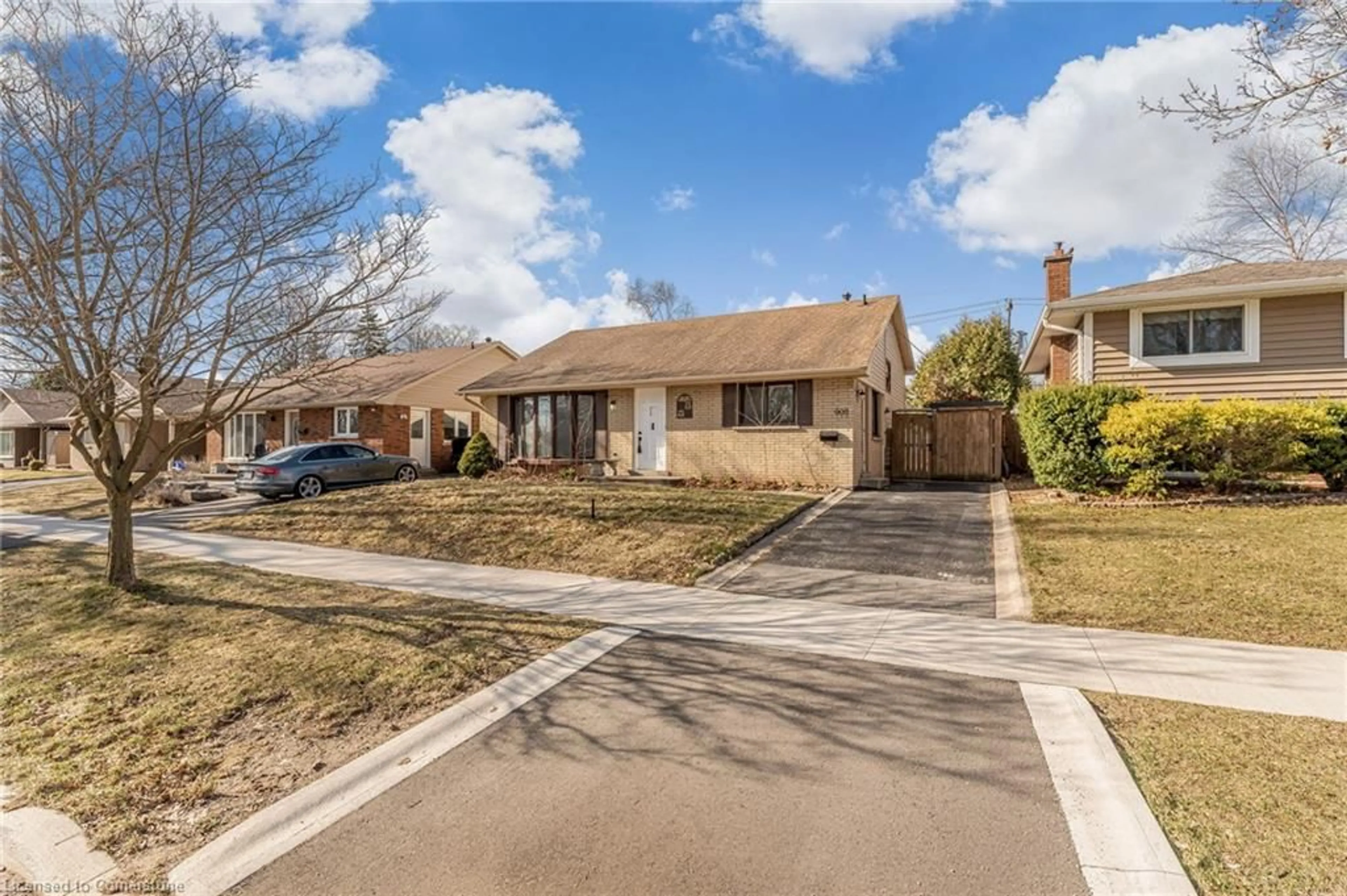 Home with brick exterior material, street for 608 Thornwood Ave, Burlington Ontario L7N 3B8