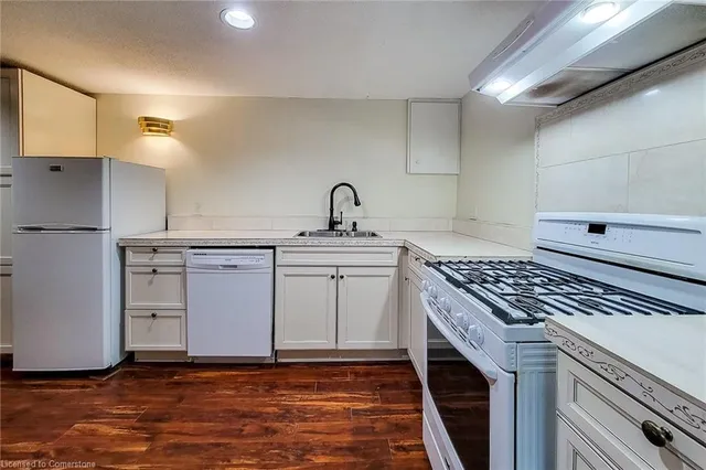 Additional image 35 of 35 Cloke Crt
