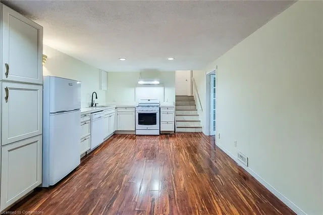 Additional image 33 of 35 Cloke Crt