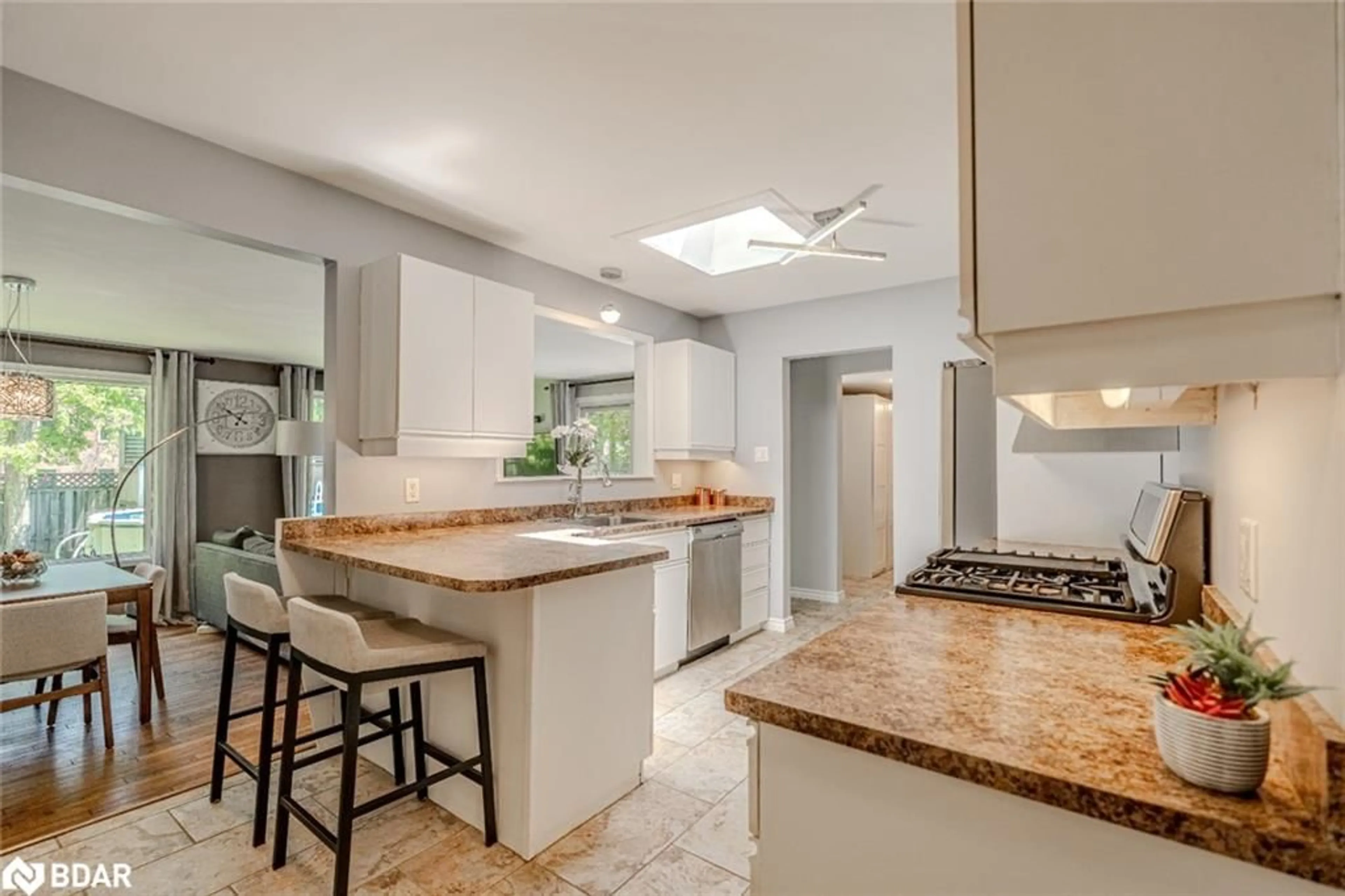 Open concept kitchen, ceramic/tile floor for 1105 St Vincent Street, Midhurst Ontario L9X 0M6
