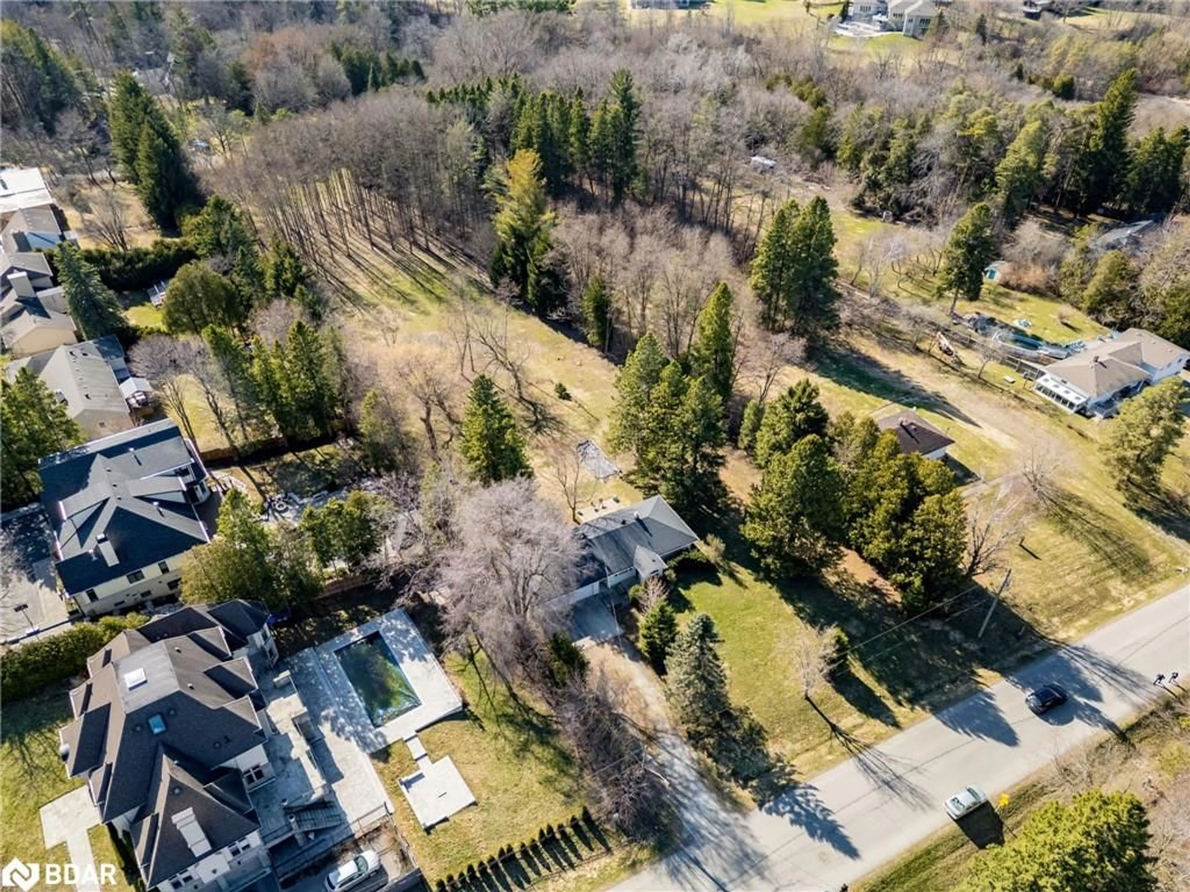 A pic from outside/outdoor area/front of a property/back of a property/a pic from drone, street for 200 Martin St, King City Ontario L7B 1J5