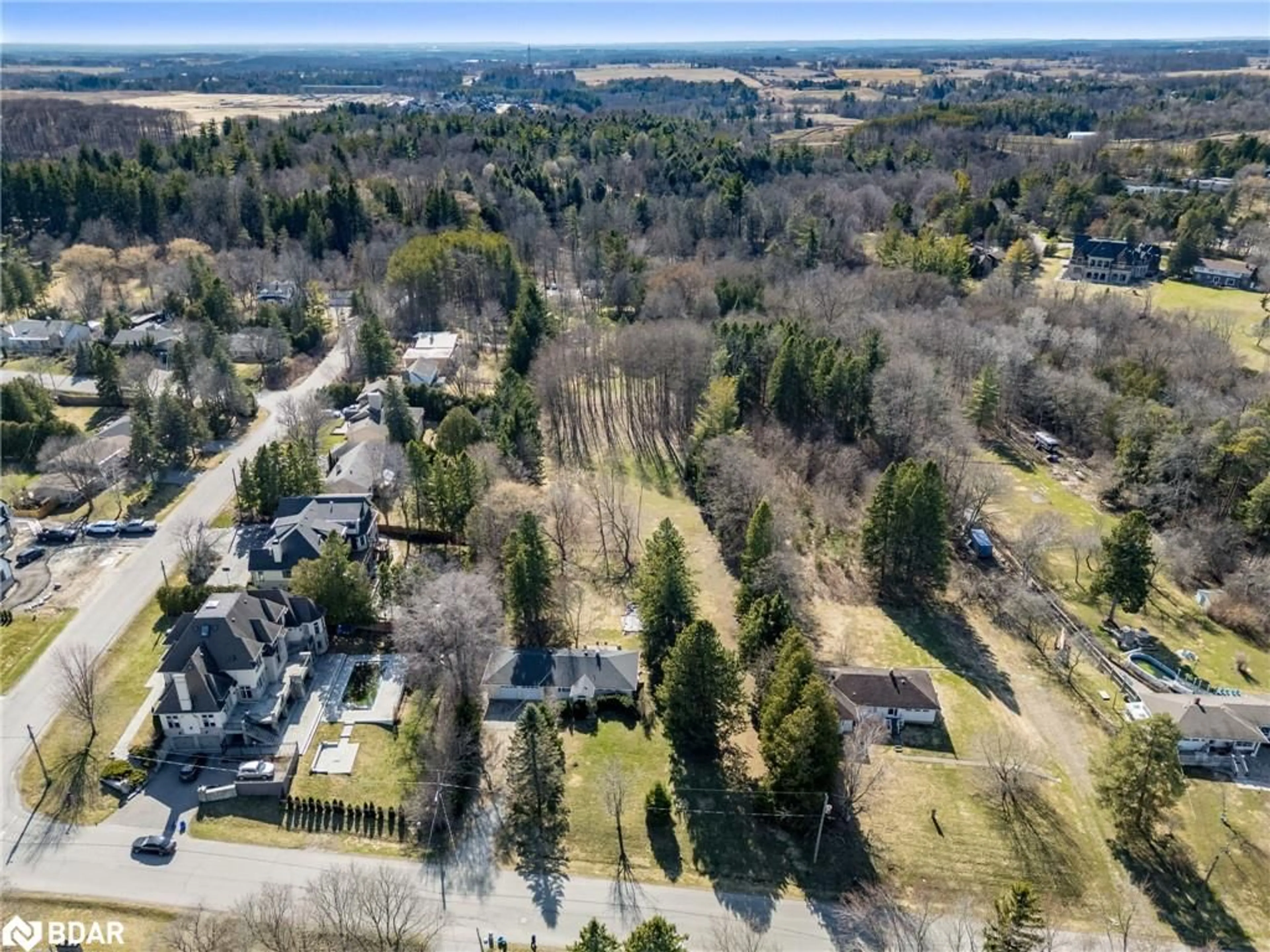 A pic from outside/outdoor area/front of a property/back of a property/a pic from drone, unknown for 200 Martin St, King City Ontario L7B 1J5