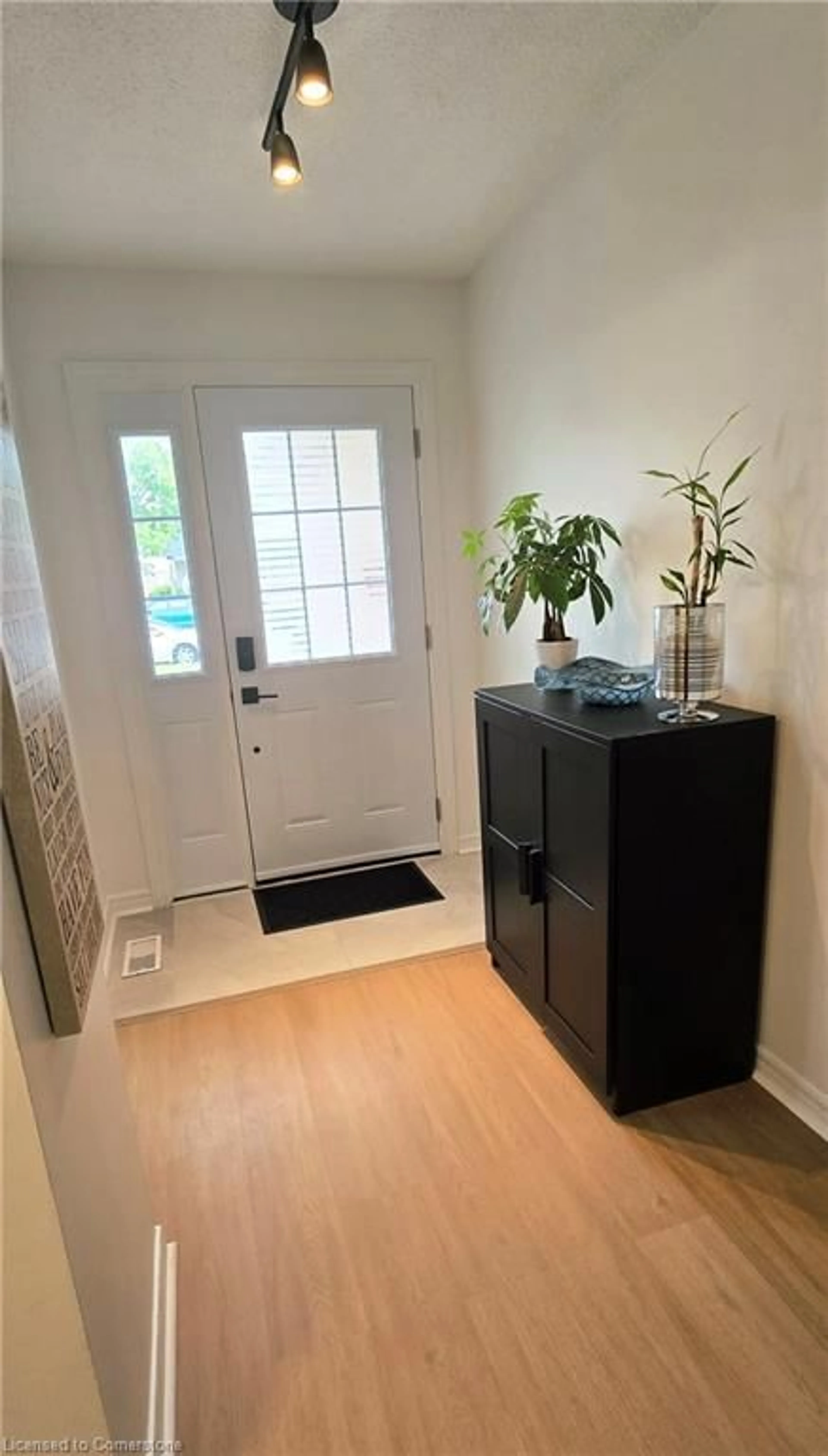 Indoor entryway for 100 Saint Andrews Crt #5, Hamilton Ontario L8K 6H2