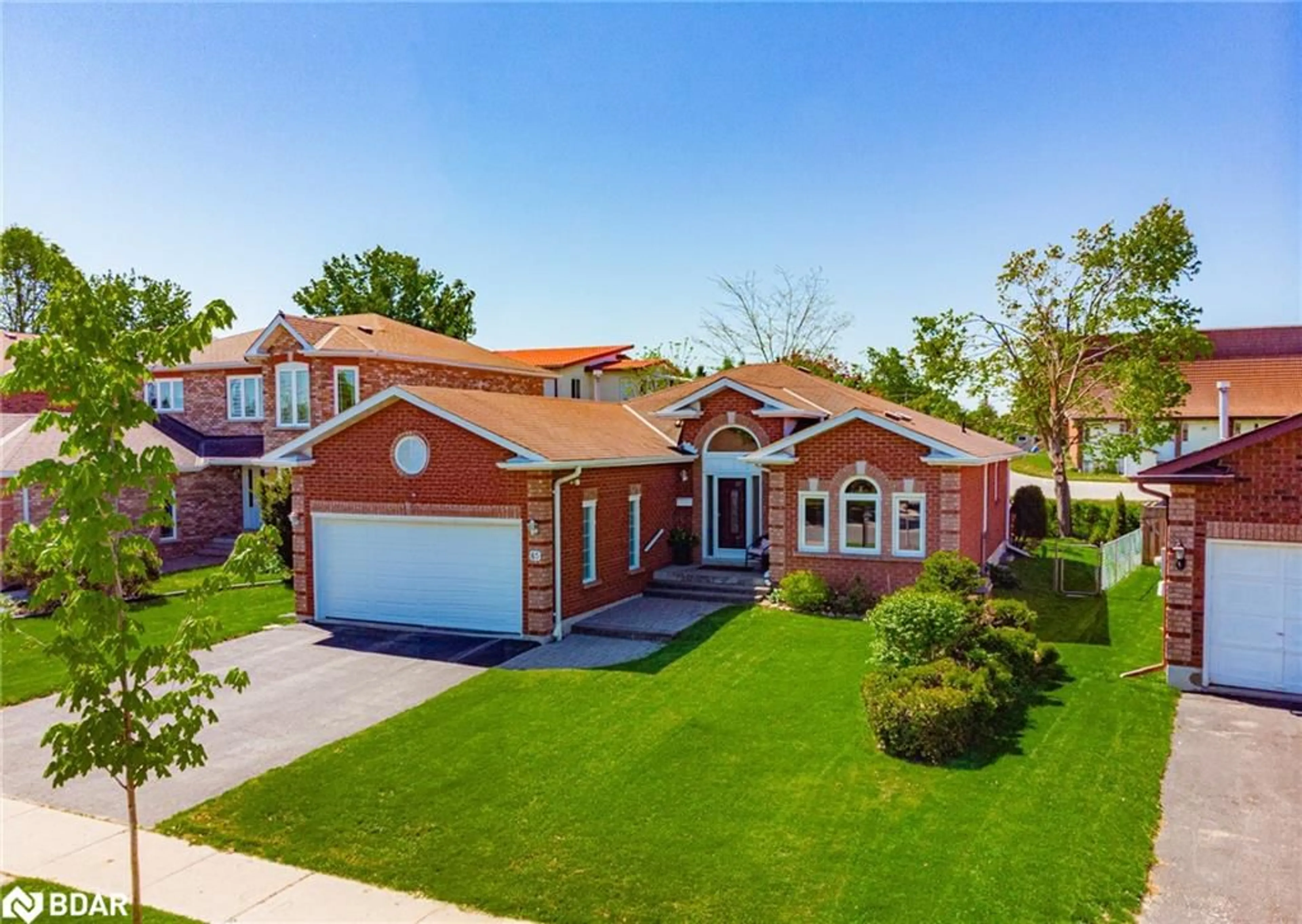 A pic from outside/outdoor area/front of a property/back of a property/a pic from drone, street for 85 Arthur Ave, Barrie Ontario L4M 6H6
