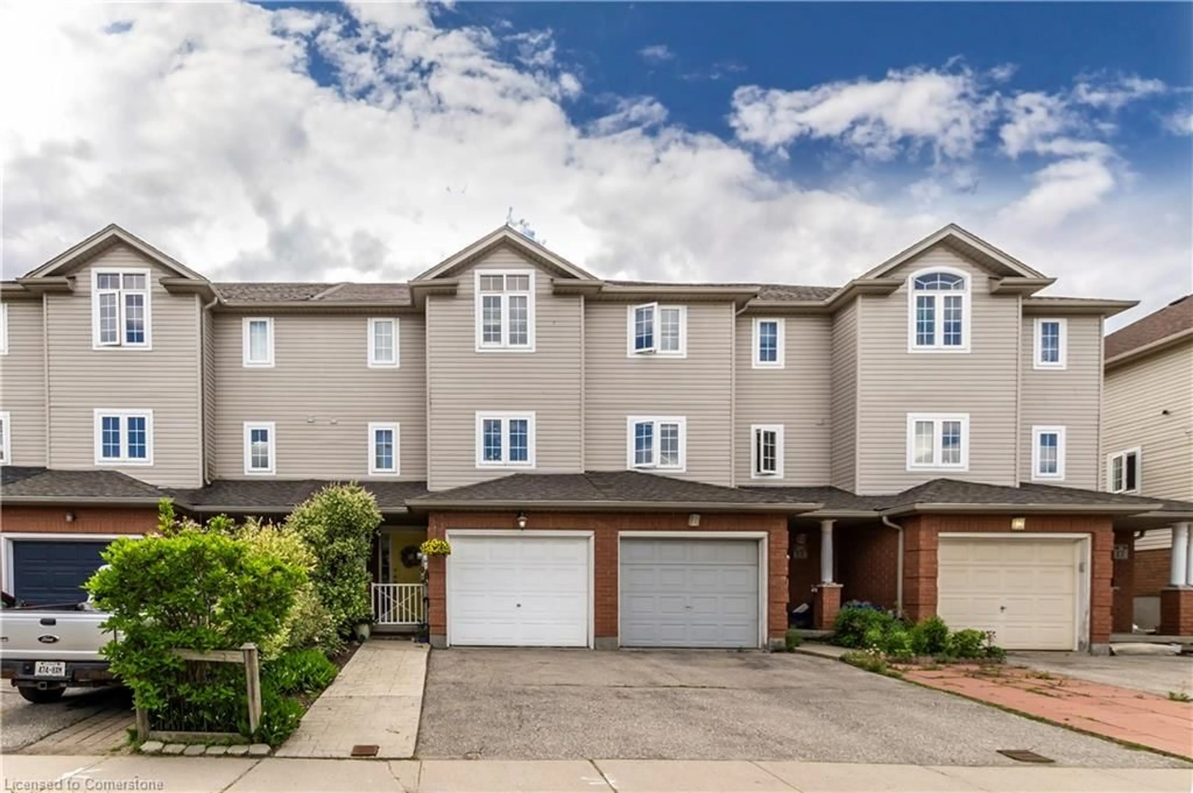A pic from outside/outdoor area/front of a property/back of a property/a pic from drone, street for 13 Ferncliffe St, Cambridge Ontario N1T 2C8