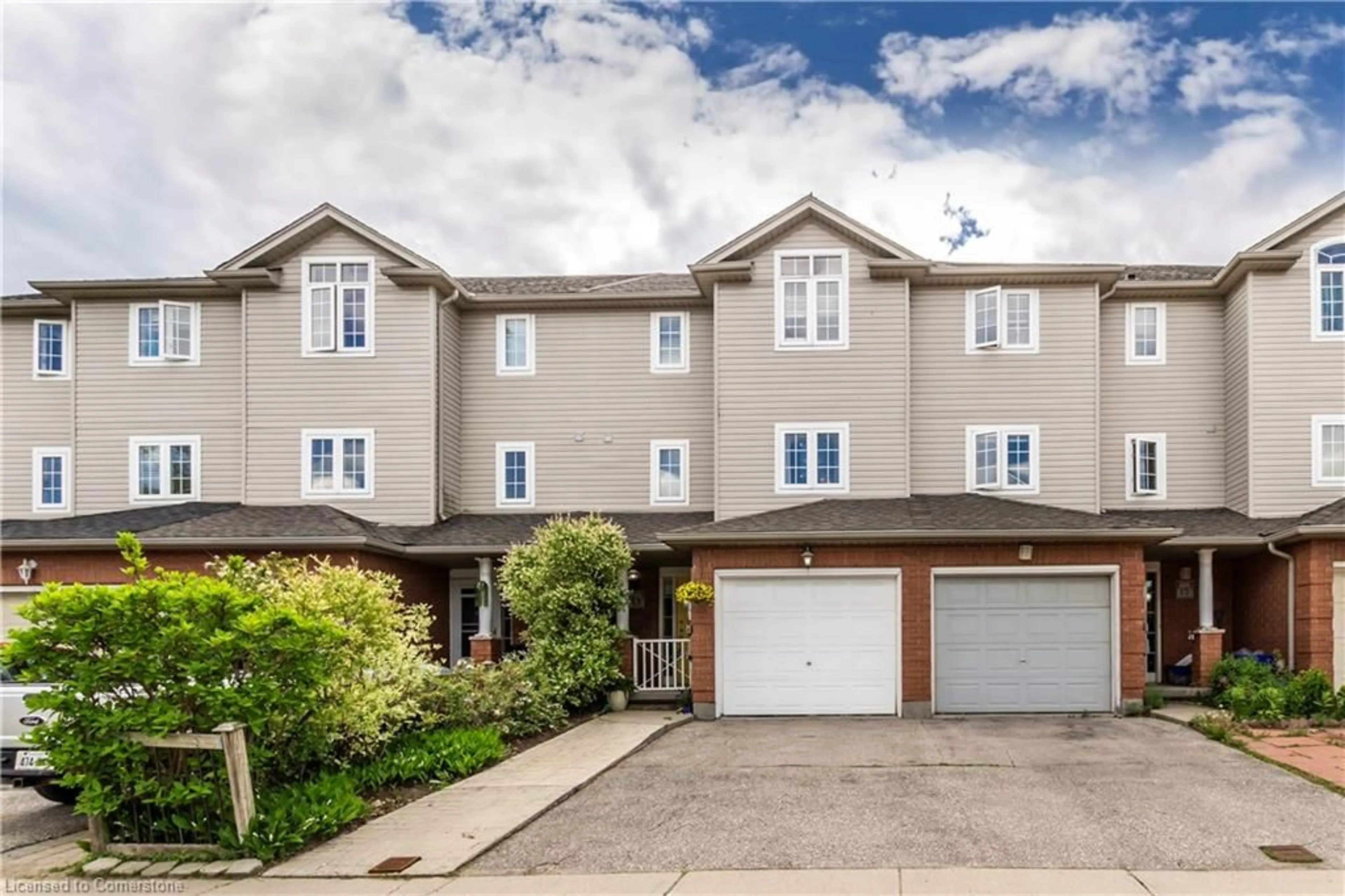 A pic from outside/outdoor area/front of a property/back of a property/a pic from drone, street for 13 Ferncliffe St, Cambridge Ontario N1T 2C8
