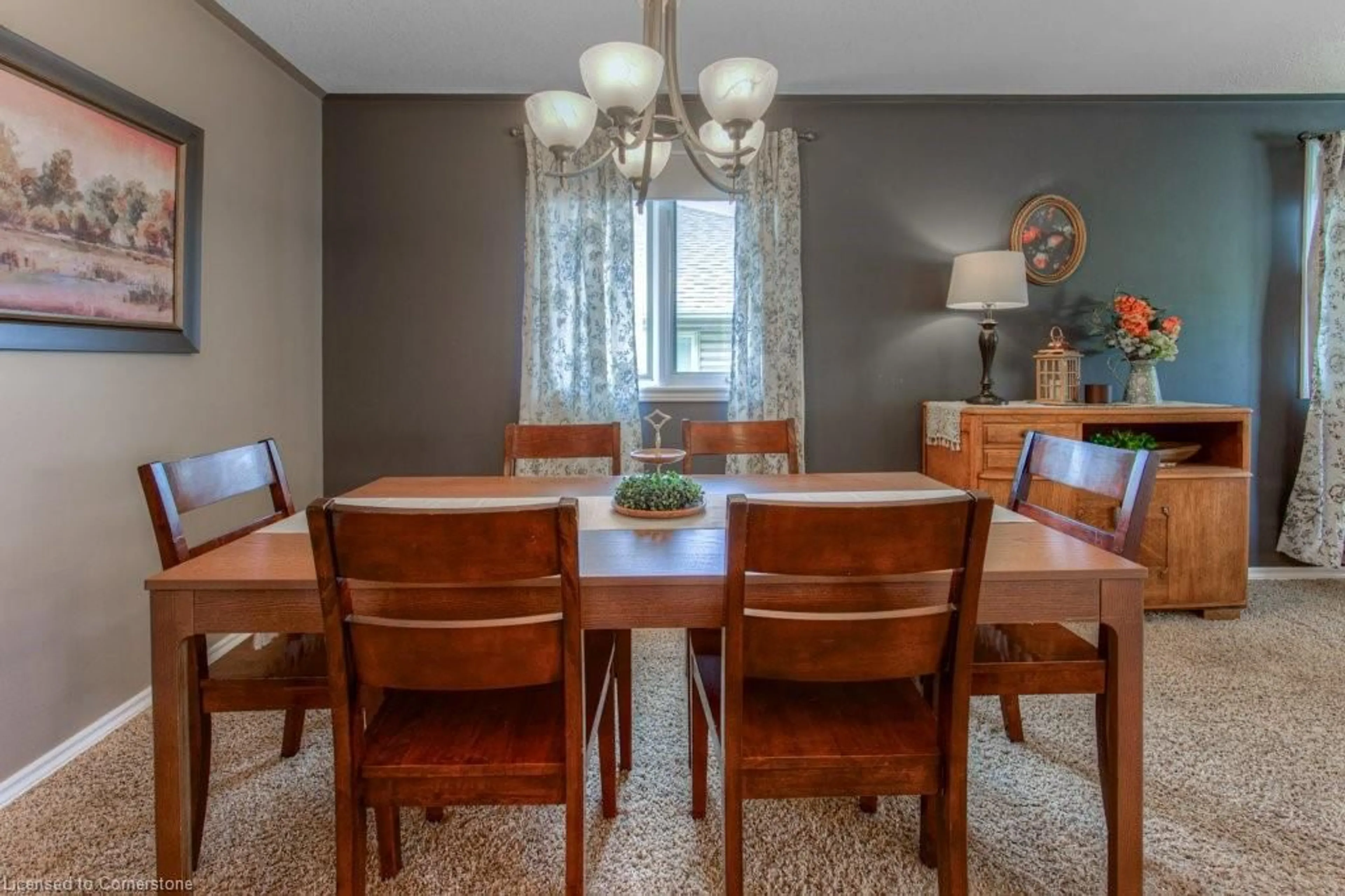 Dining room, wood/laminate floor for 58 Bradbury Cres, Paris Ontario N3L 4E2