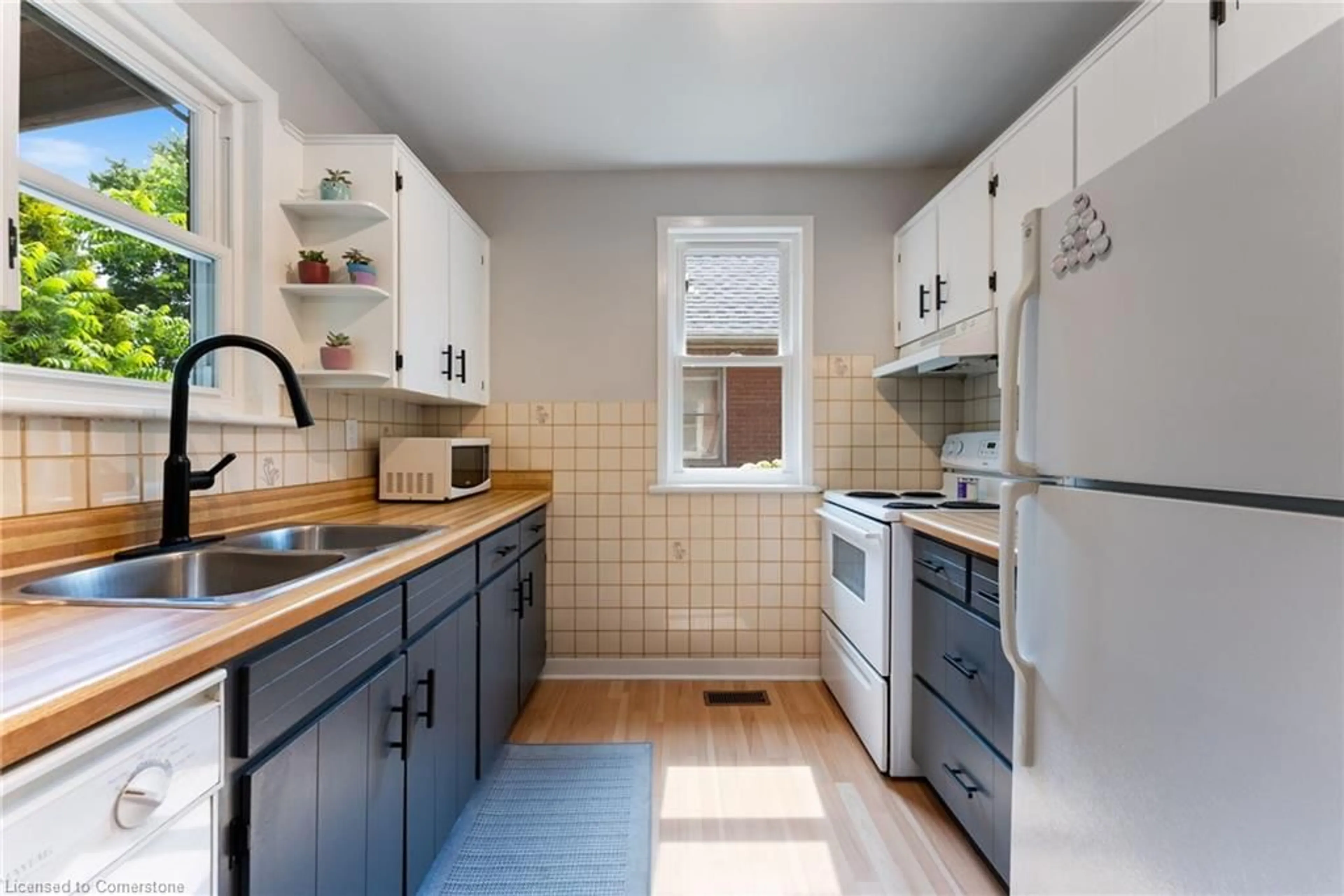 Standard kitchen, ceramic/tile floor for 623 Queensdale Ave, Hamilton Ontario L8V 1L8