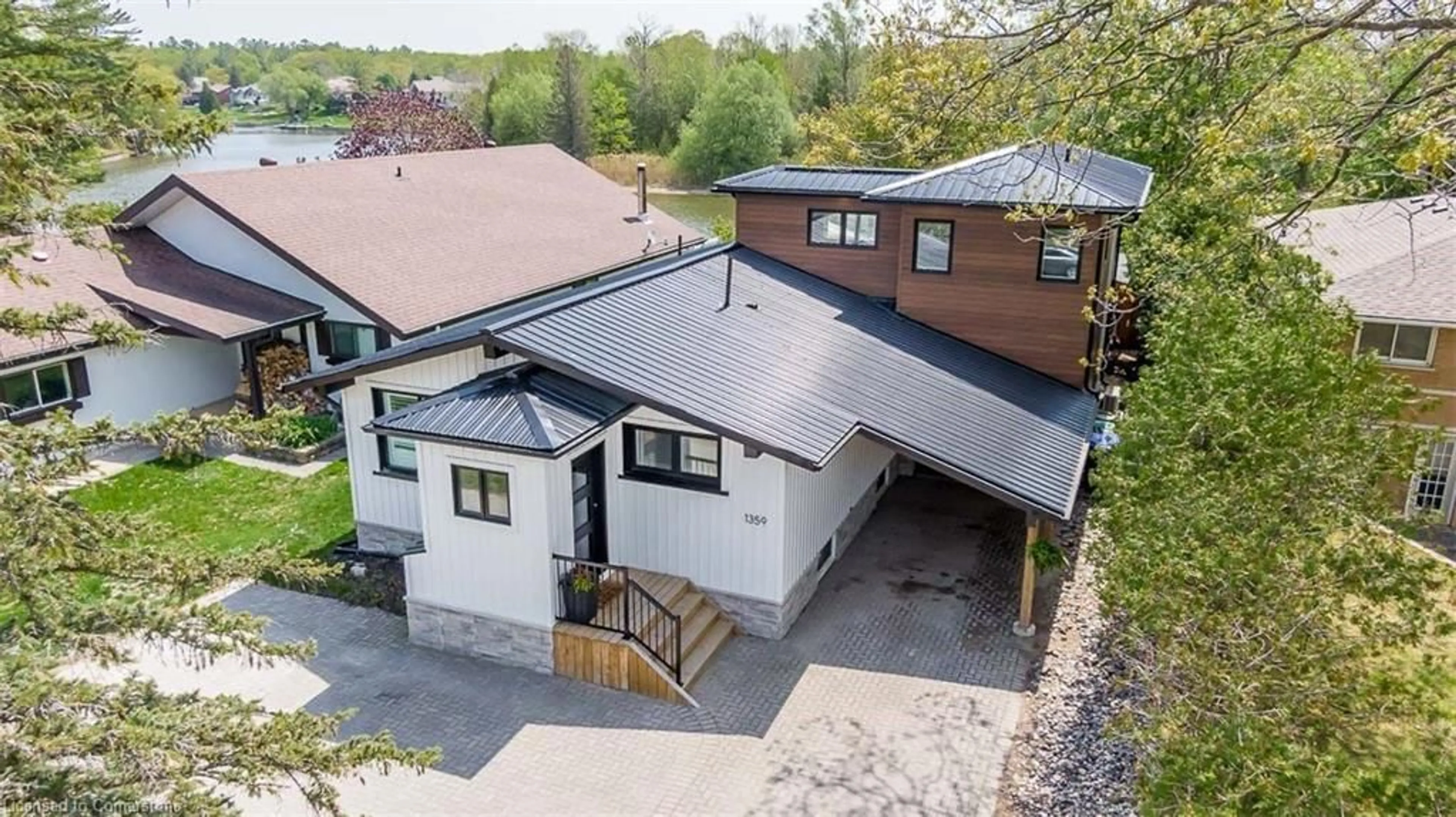 A pic from outside/outdoor area/front of a property/back of a property/a pic from drone, building for 1359 Mosley St, Wasaga Beach Ontario L9Z 2C7