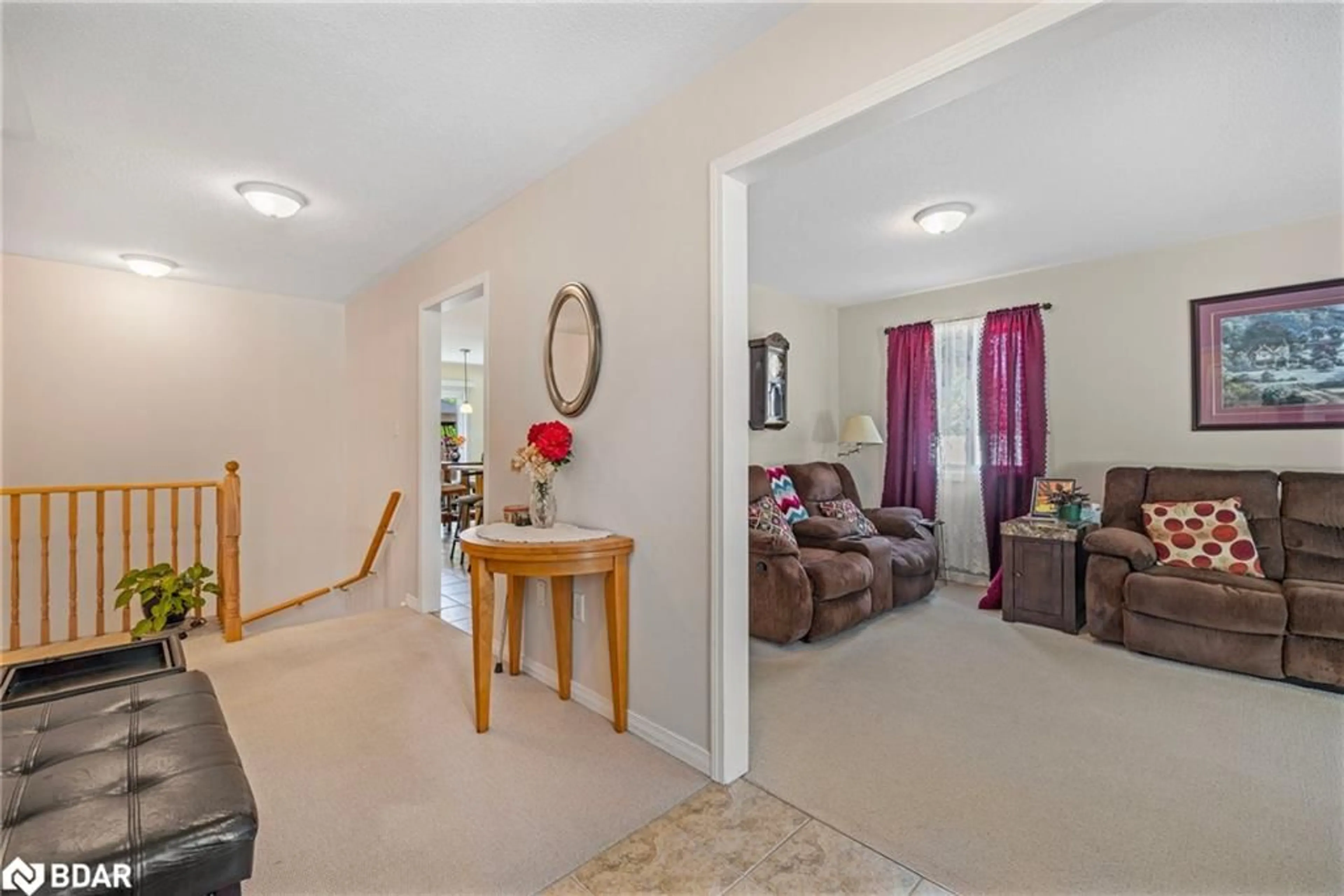 Indoor foyer for 23 Stonemount Cres, Angus Ontario L0M 1B4
