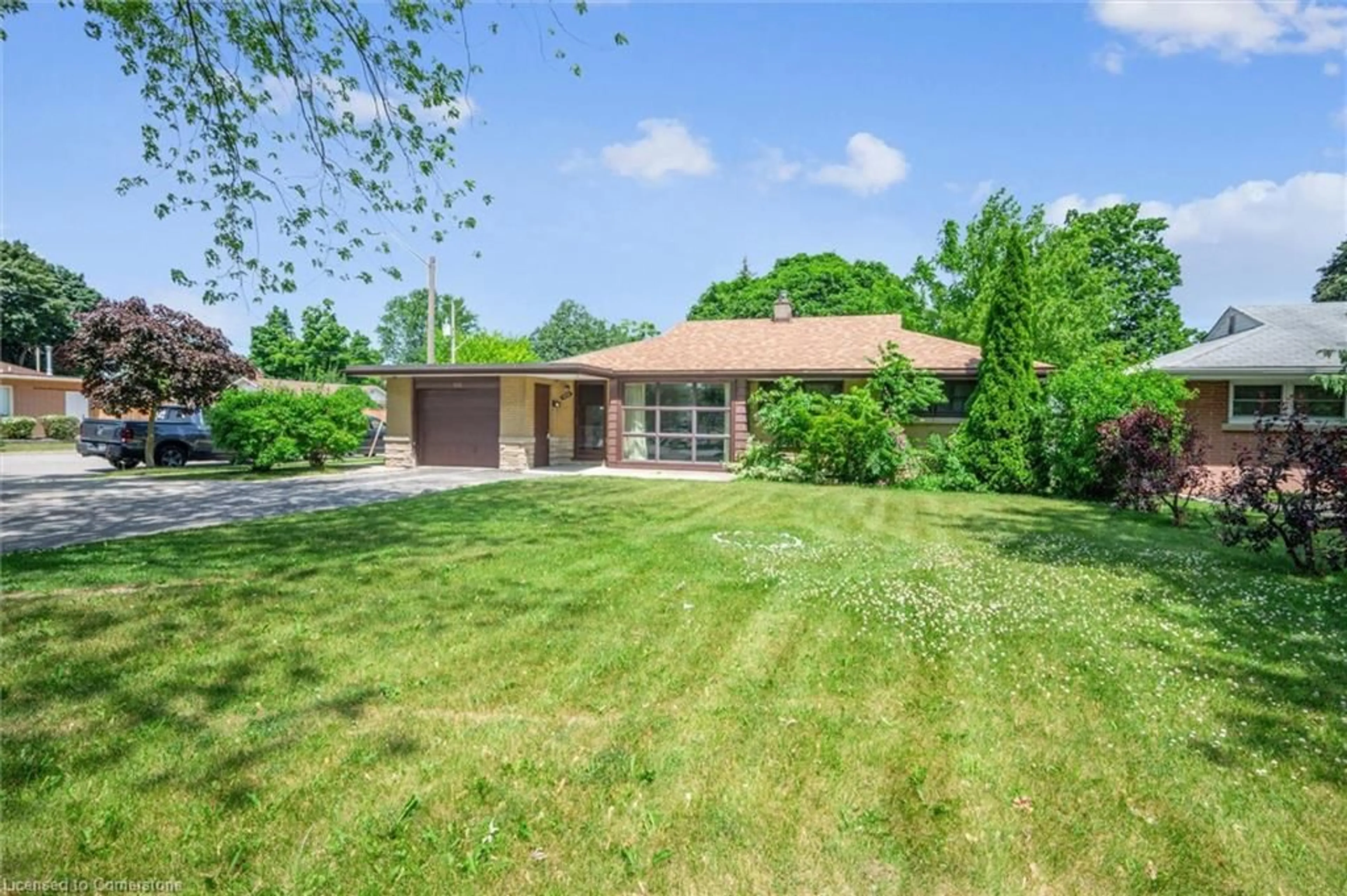 A pic from outside/outdoor area/front of a property/back of a property/a pic from drone, street for 505 Bishop St, Cambridge Ontario N3H 2K6