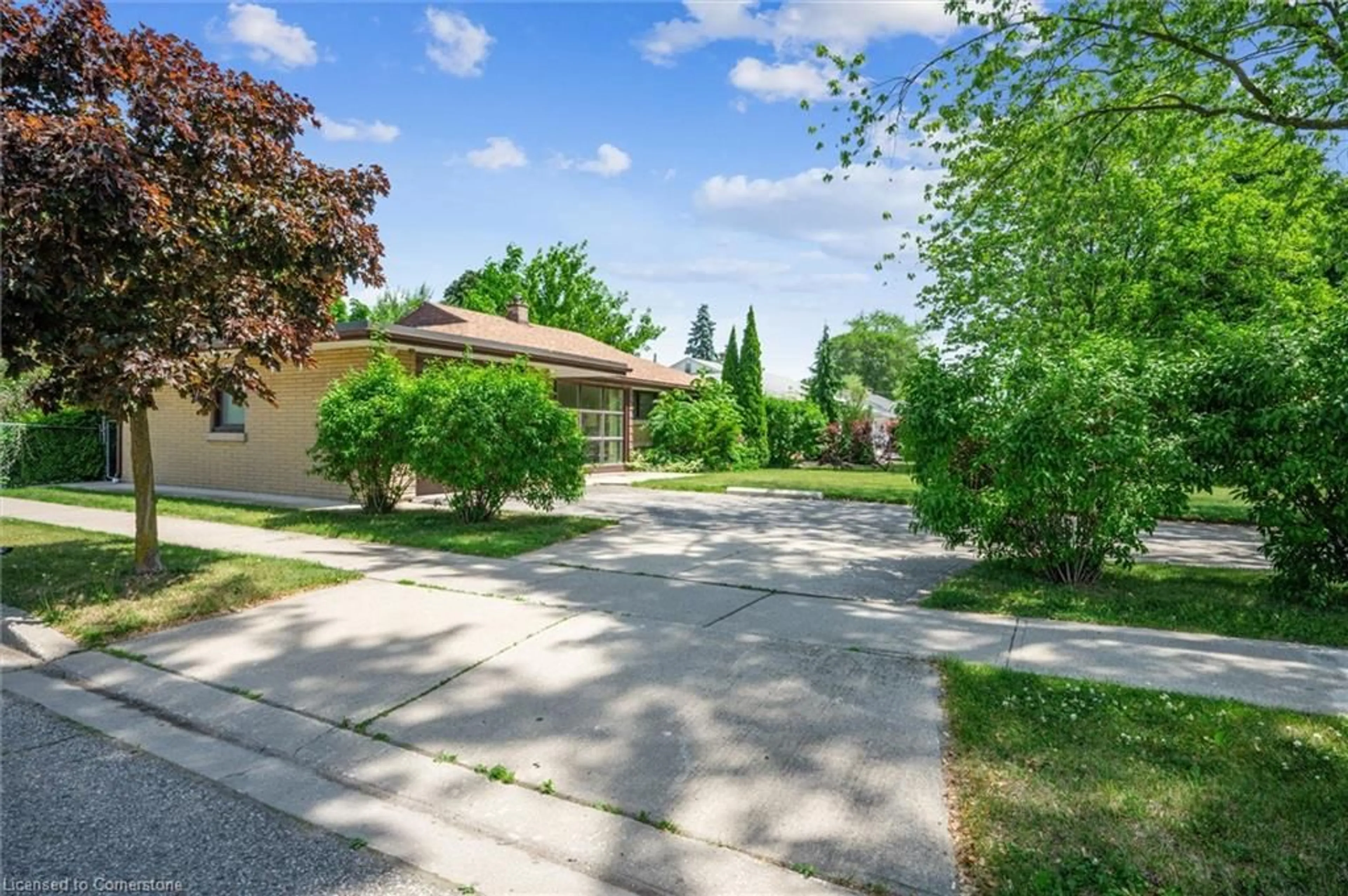 A pic from outside/outdoor area/front of a property/back of a property/a pic from drone, street for 505 Bishop St, Cambridge Ontario N3H 2K6
