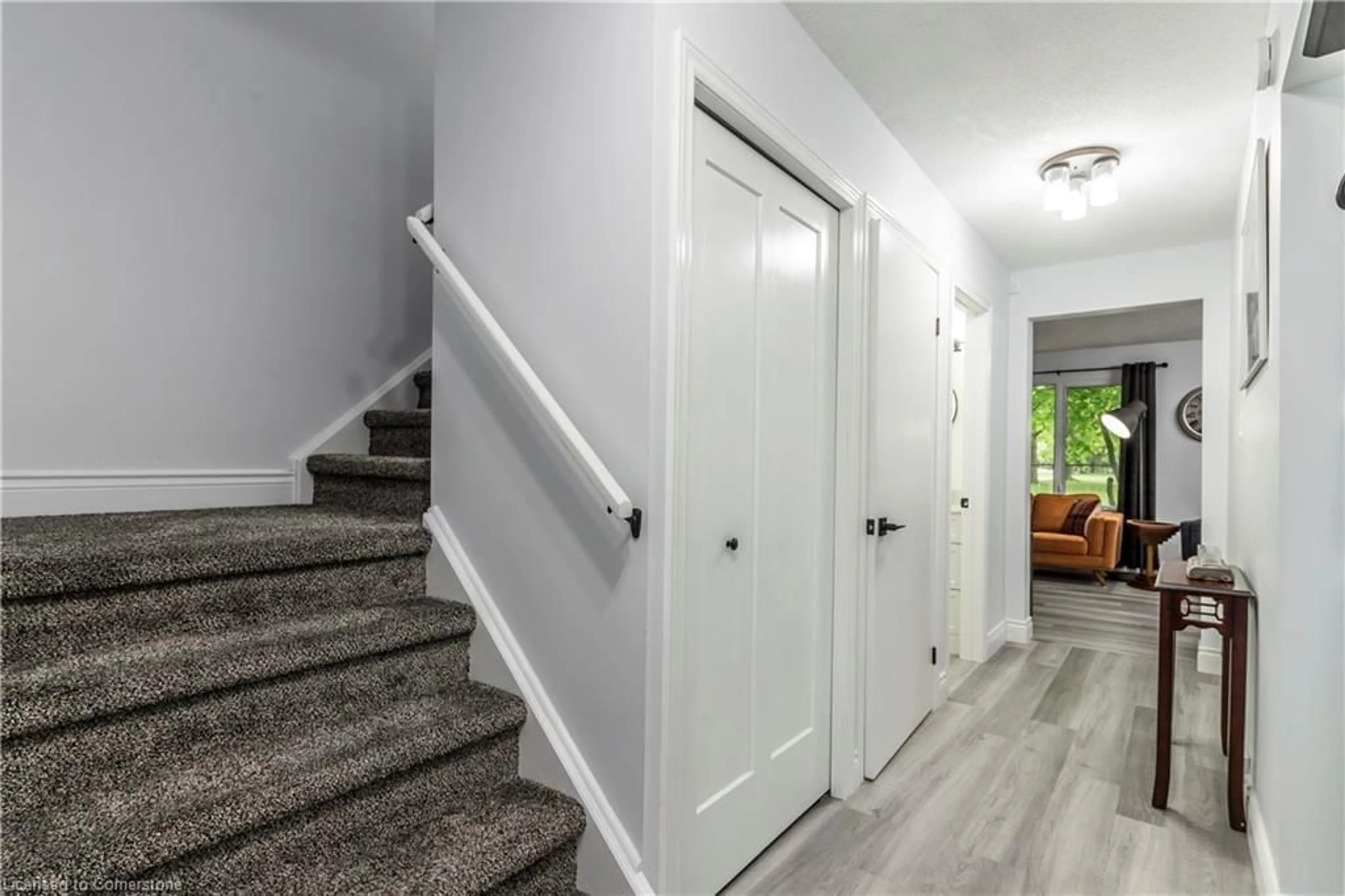 Indoor entryway for 425 Kingscourt Dr #4, Waterloo Ontario N2K 3R5