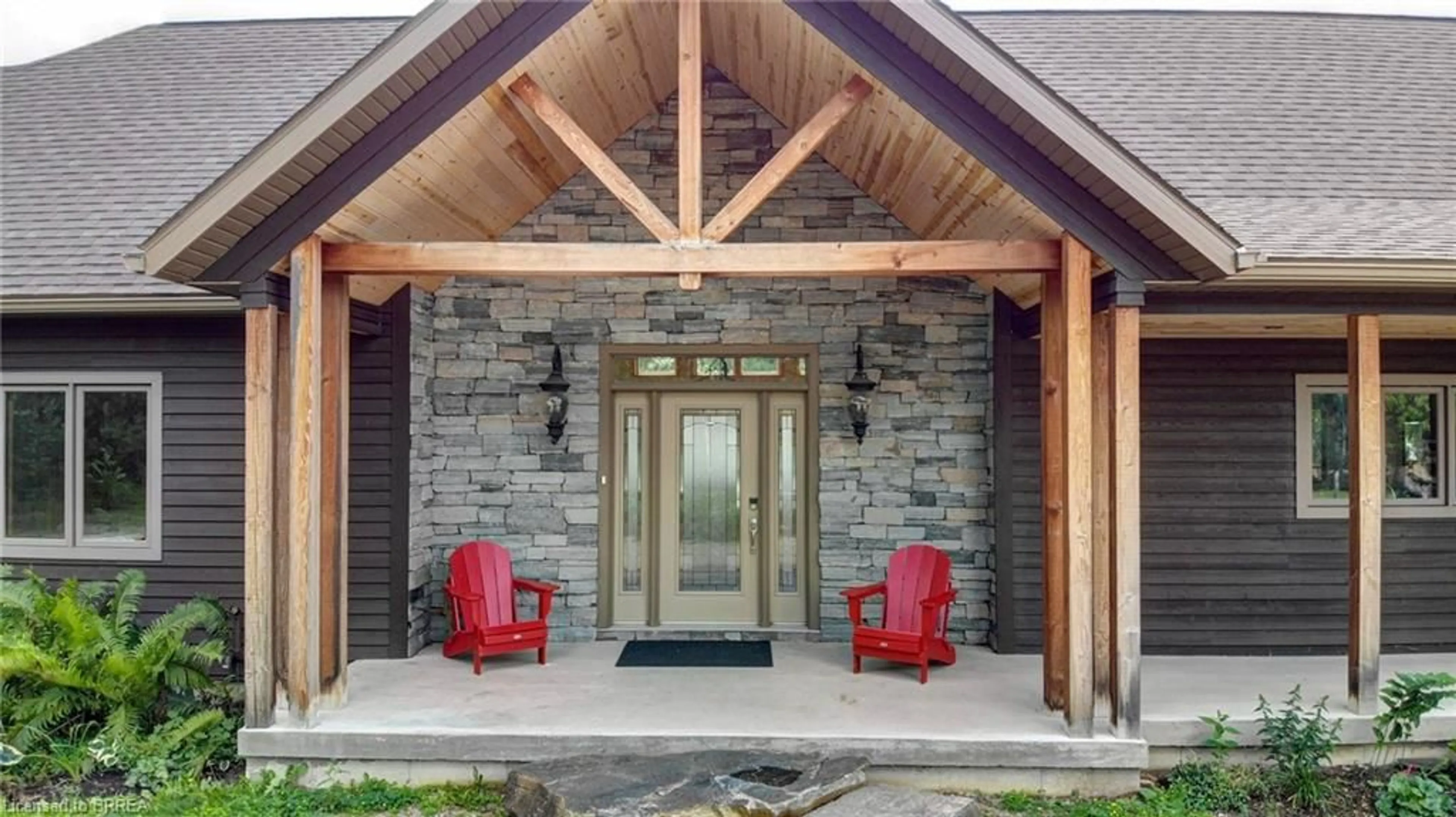 Indoor entryway for 6605 #523 Hwy, Madawaska Ontario K0J 2C0