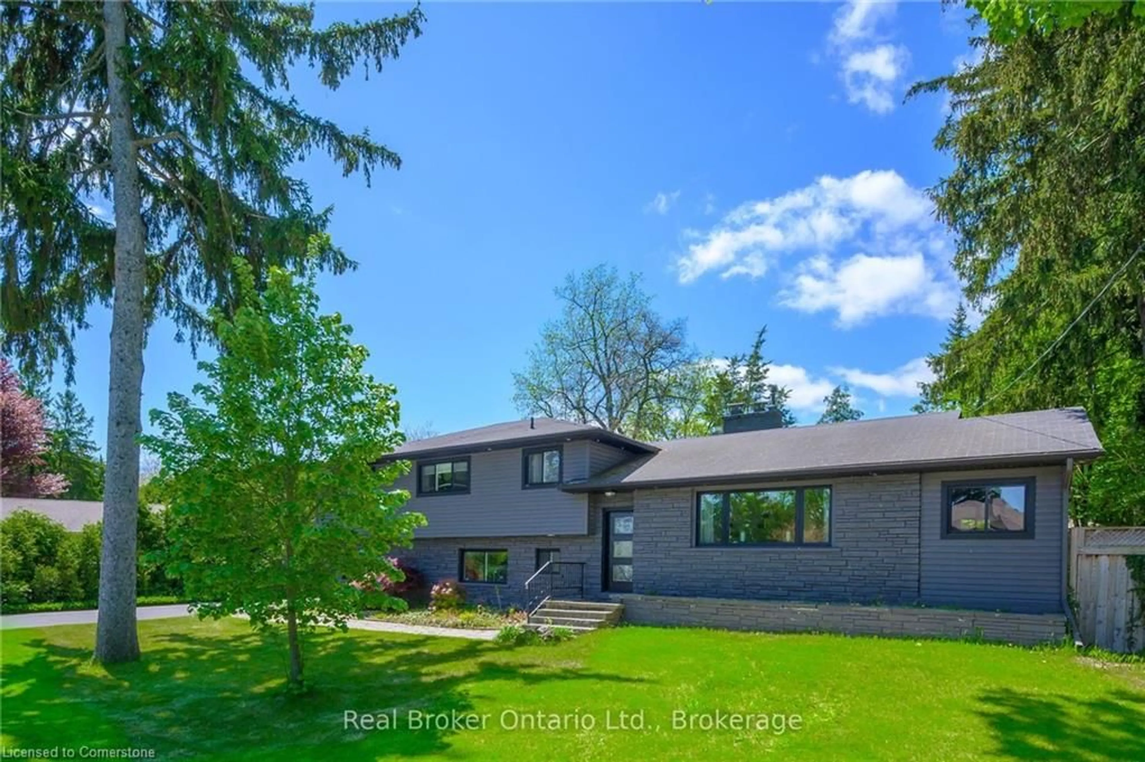 A pic from outside/outdoor area/front of a property/back of a property/a pic from drone, unknown for 614 Gayne Blvd, Burlington Ontario L7T 3V6