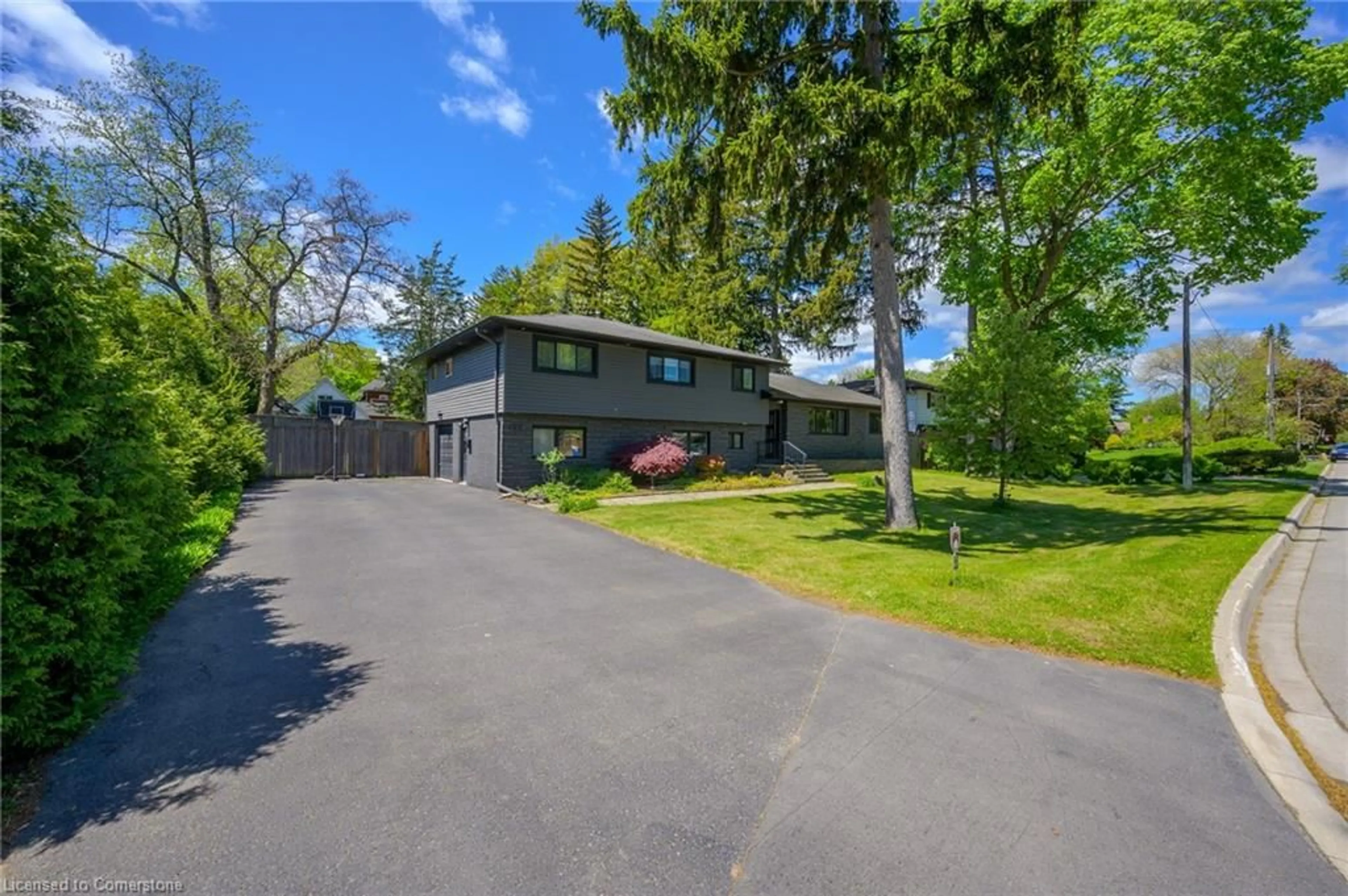 A pic from outside/outdoor area/front of a property/back of a property/a pic from drone, street for 614 Gayne Blvd, Burlington Ontario L7T 3V6