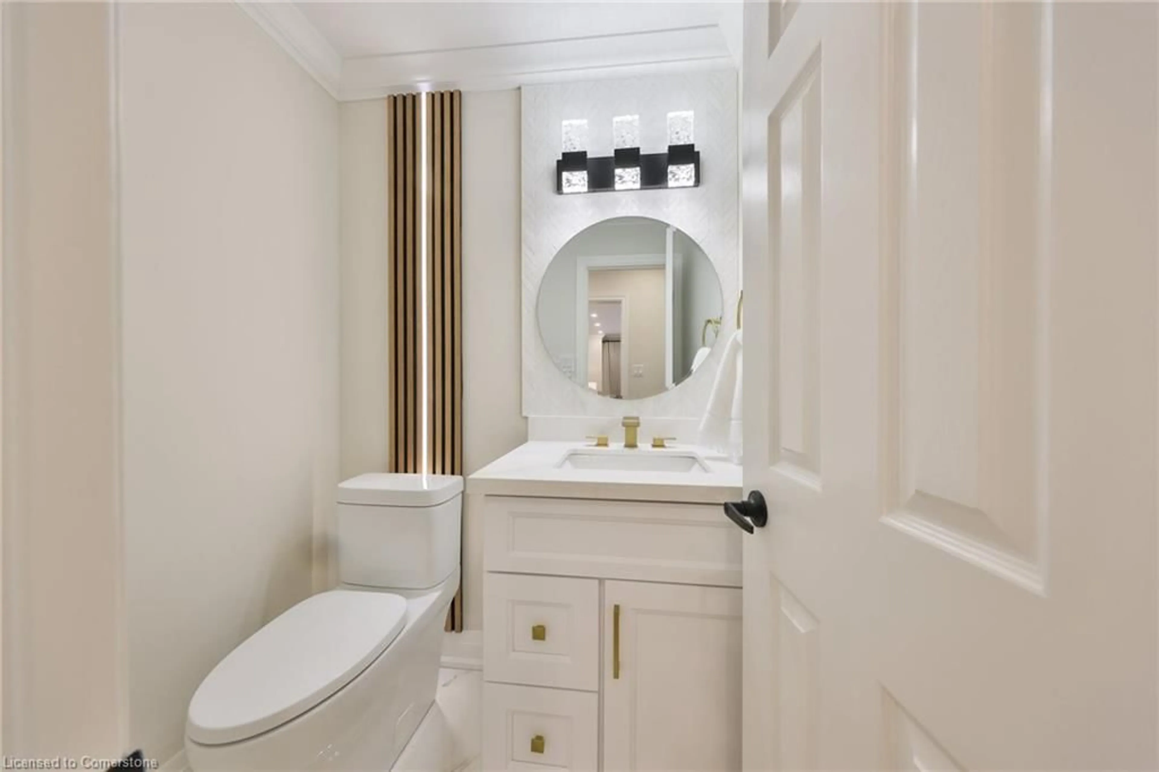 Standard bathroom, ceramic/tile floor for 411 Barclay Cres, Oakville Ontario L6J 6H8