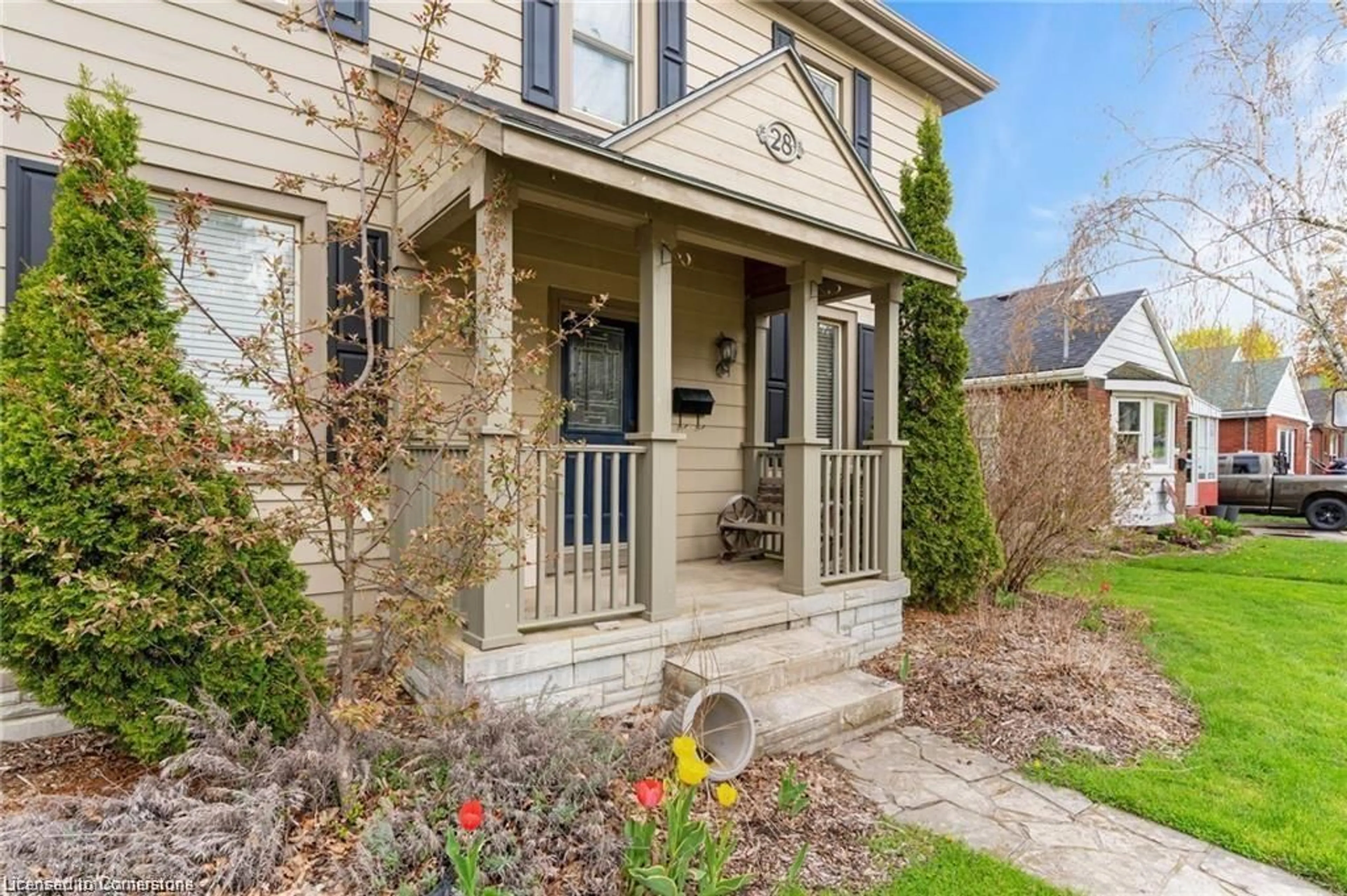Home with brick exterior material, street for 28 Market St, Paris Ontario N3L 3A8