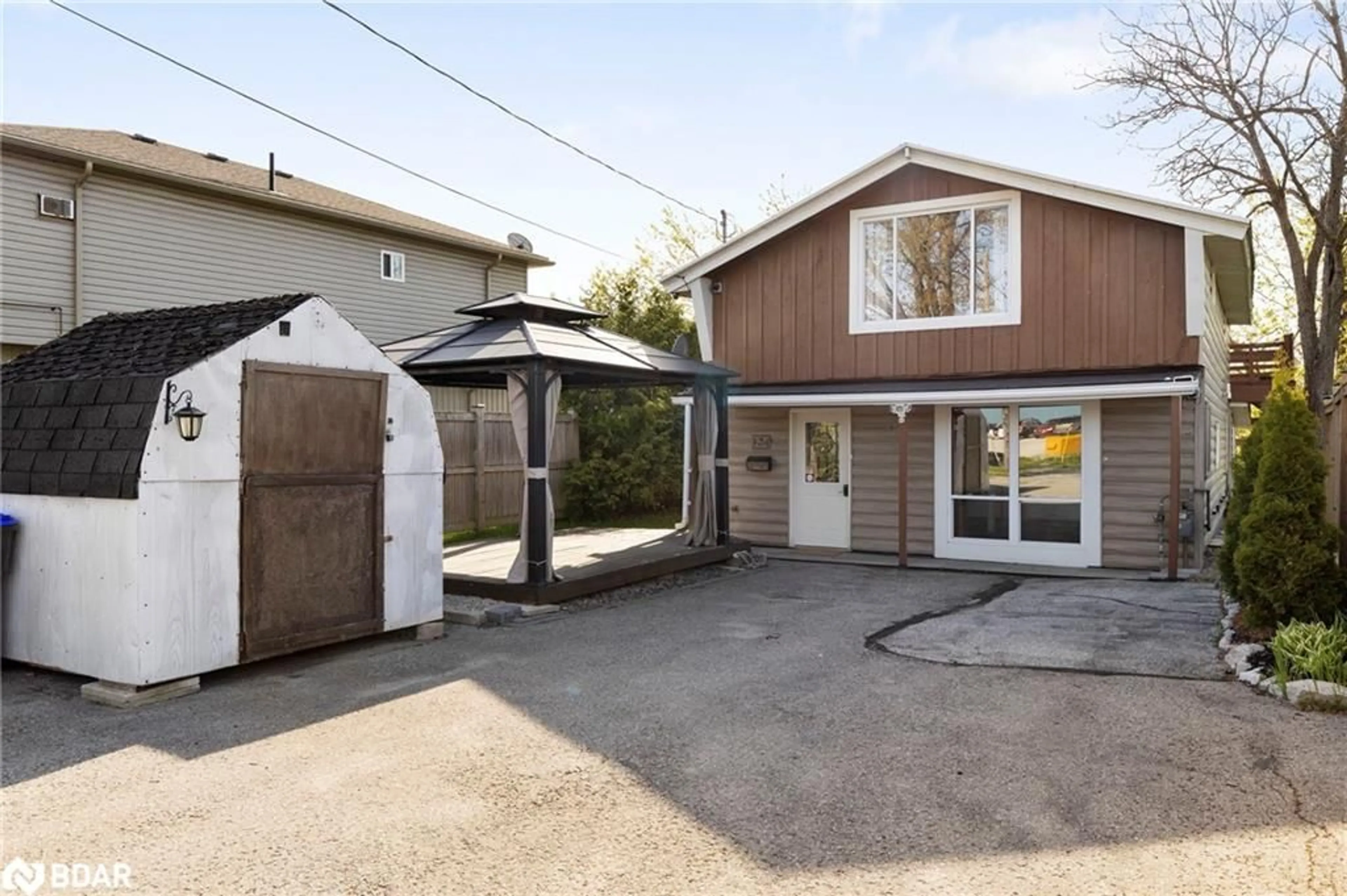 Unknown for 3 Courtland St, Orillia Ontario L3V 1A4