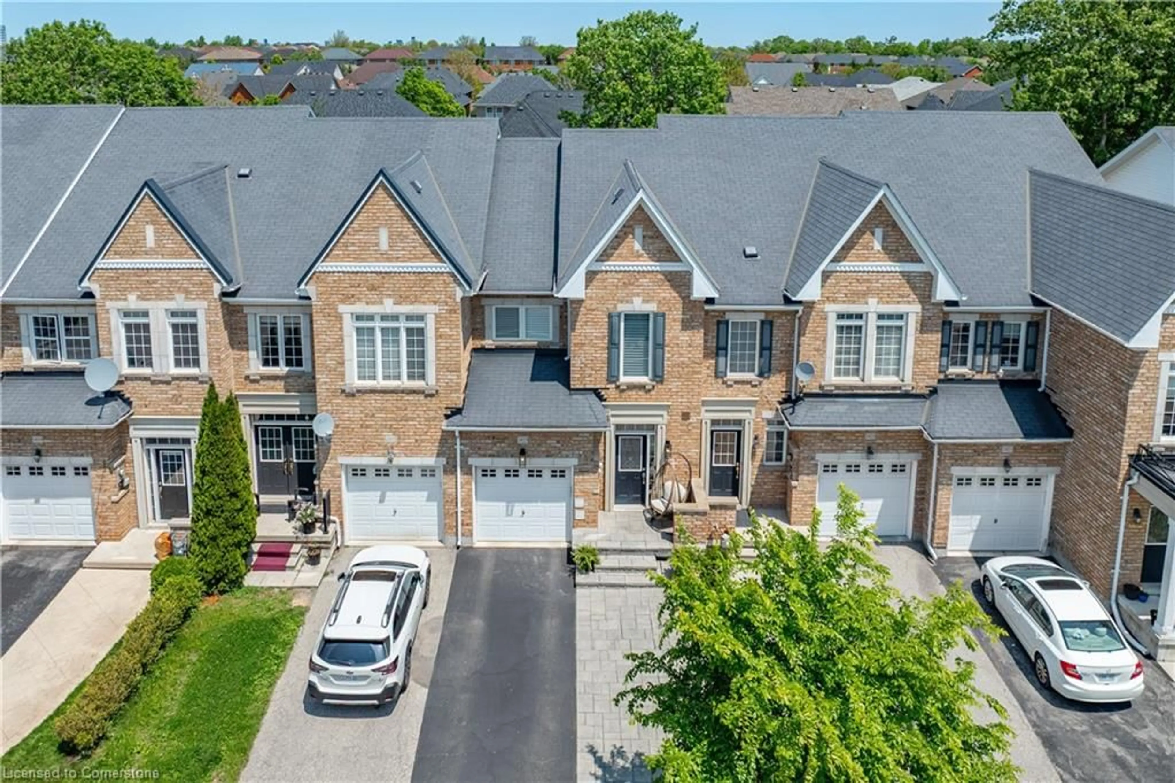 A pic from outside/outdoor area/front of a property/back of a property/a pic from drone, street for 2425 Grand Oak Trail, Oakville Ontario L6M 0J4