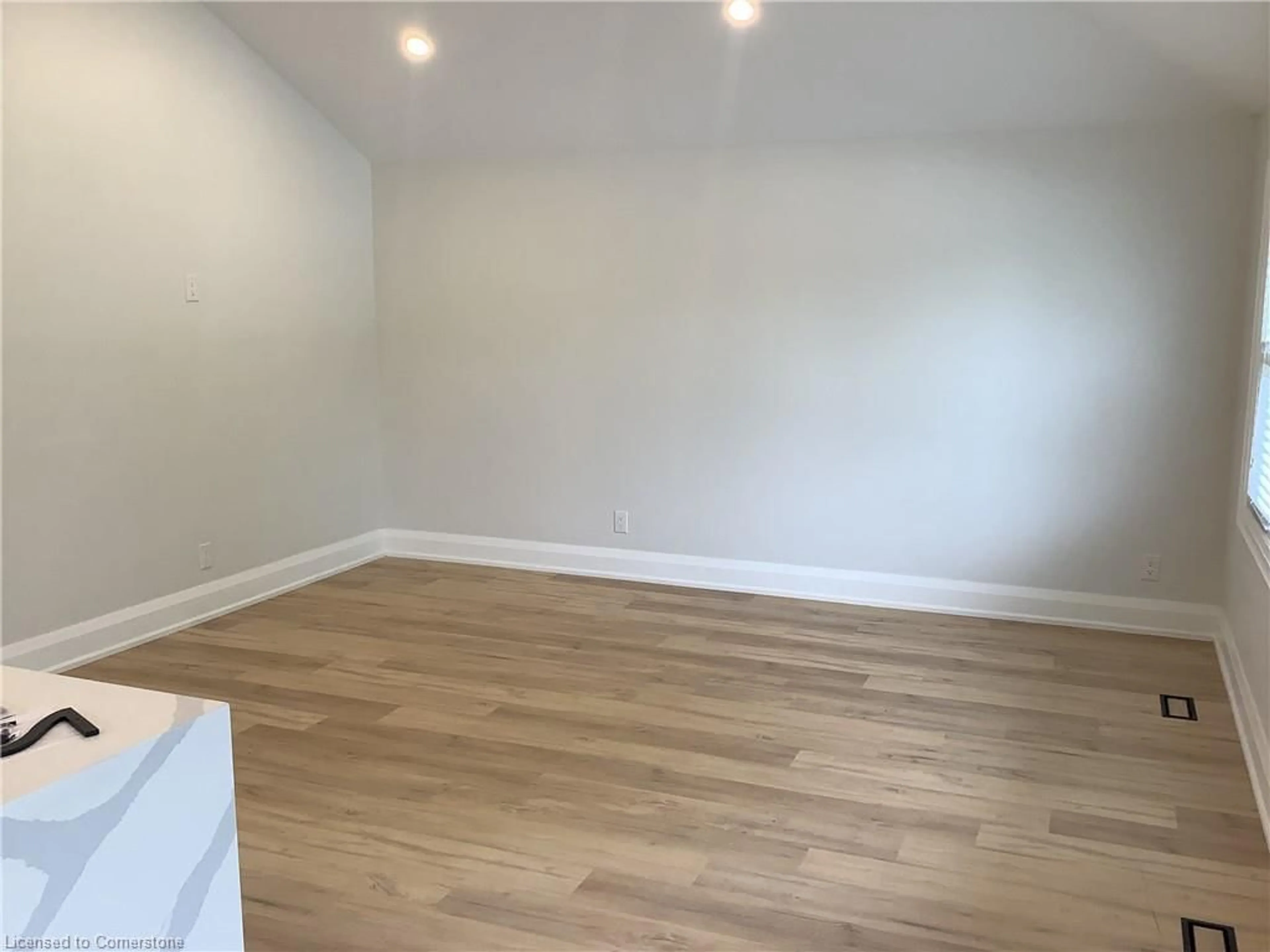A pic of a room for 229 West 18th St, Hamilton Ontario L9C 4H1