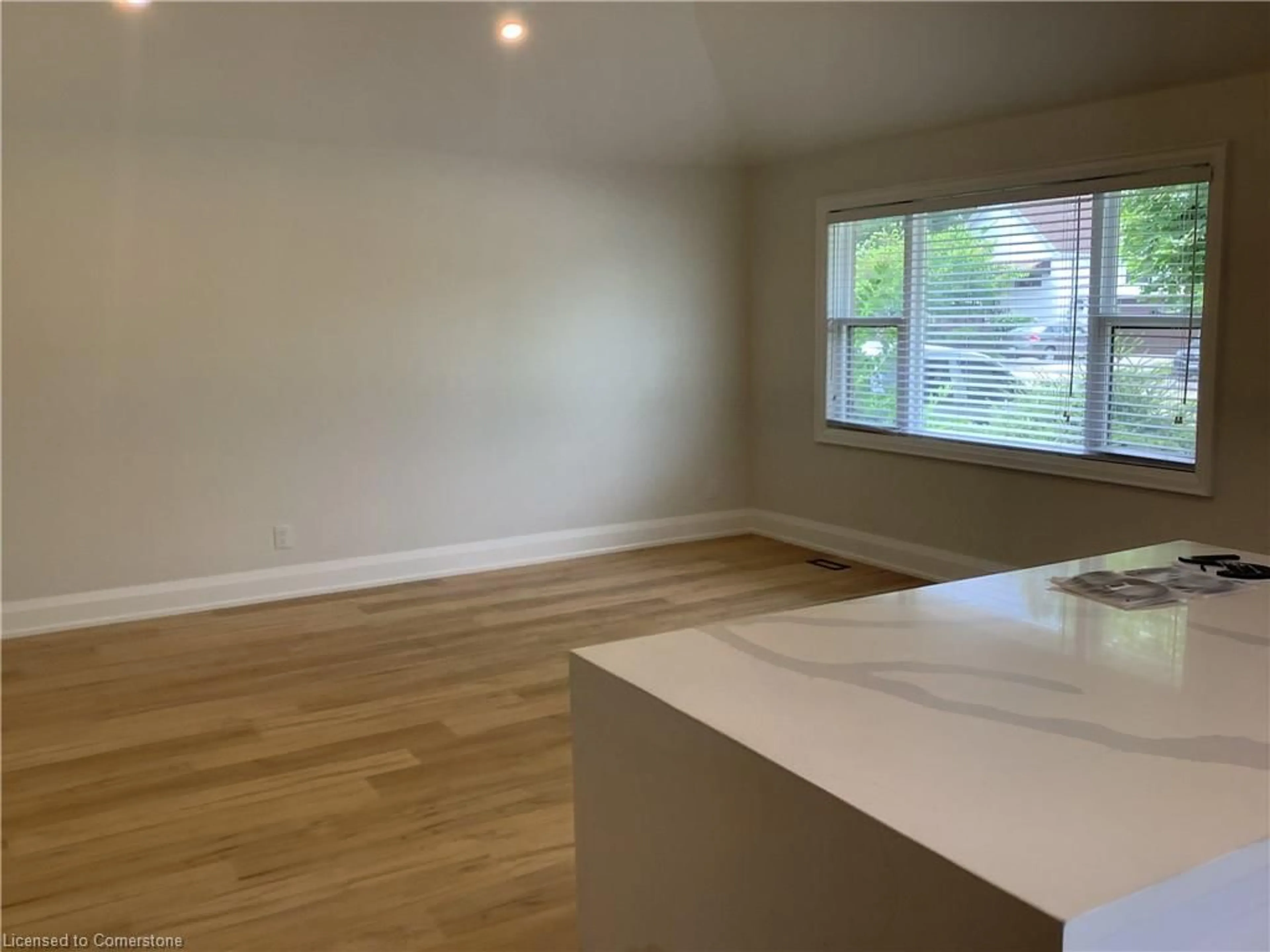 A pic of a room for 229 West 18th St, Hamilton Ontario L9C 4H1