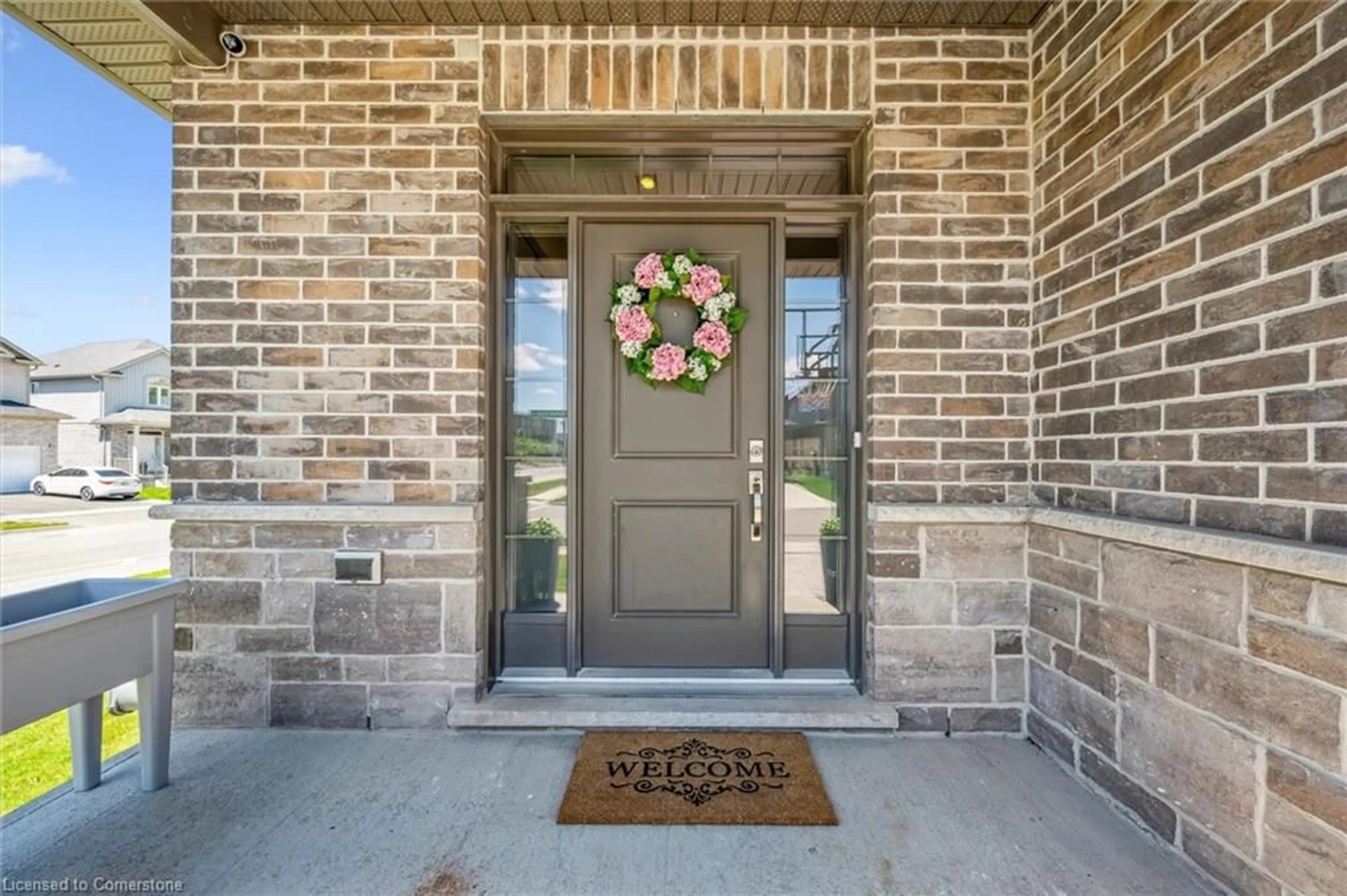 Indoor entryway for 151 Mountain Holly Crt, Waterloo Ontario N2V 0E1