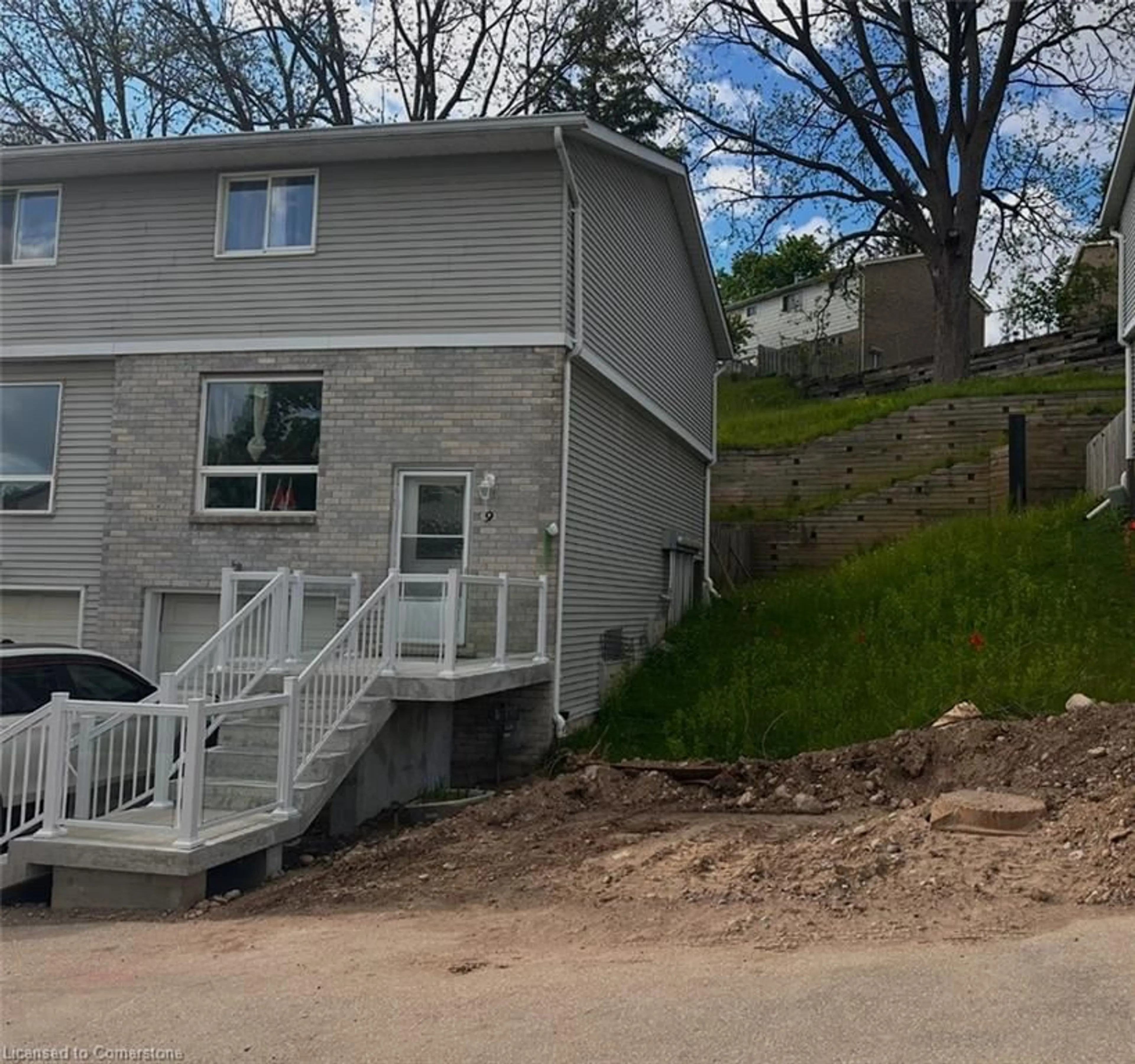Unknown for 648 Doon Village Rd #9, Kitchener Ontario N2P 1A2