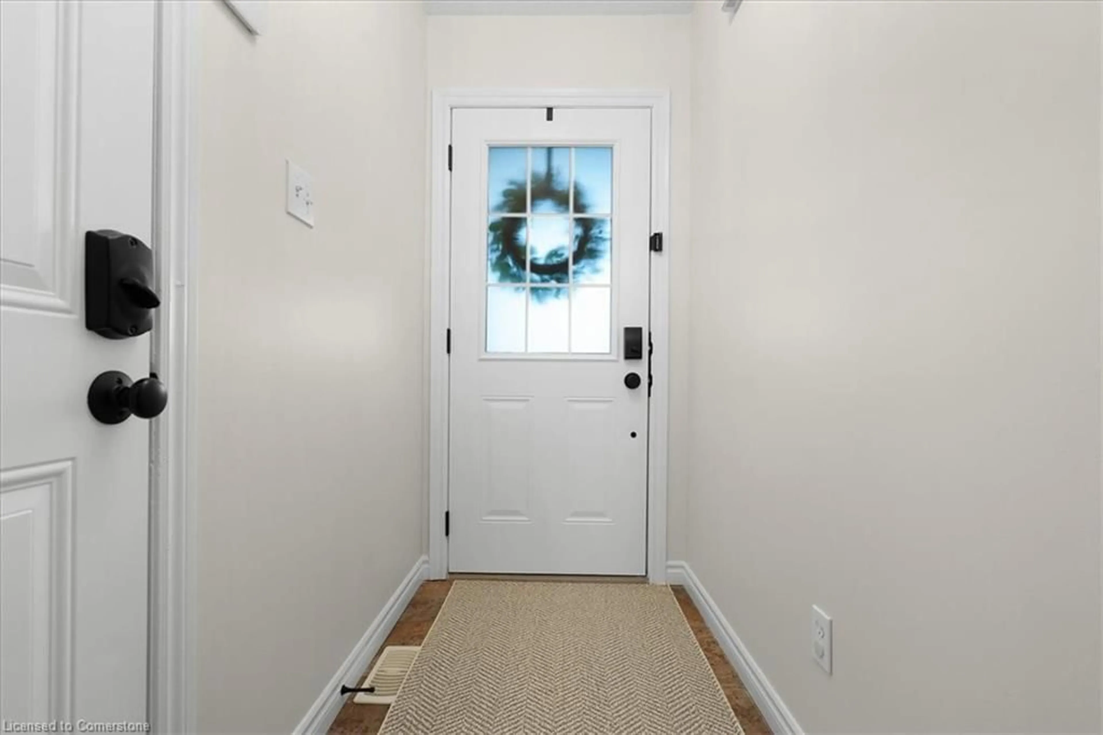 Indoor entryway for 11 Thames Way, Mount Hope Ontario L0R 1W0