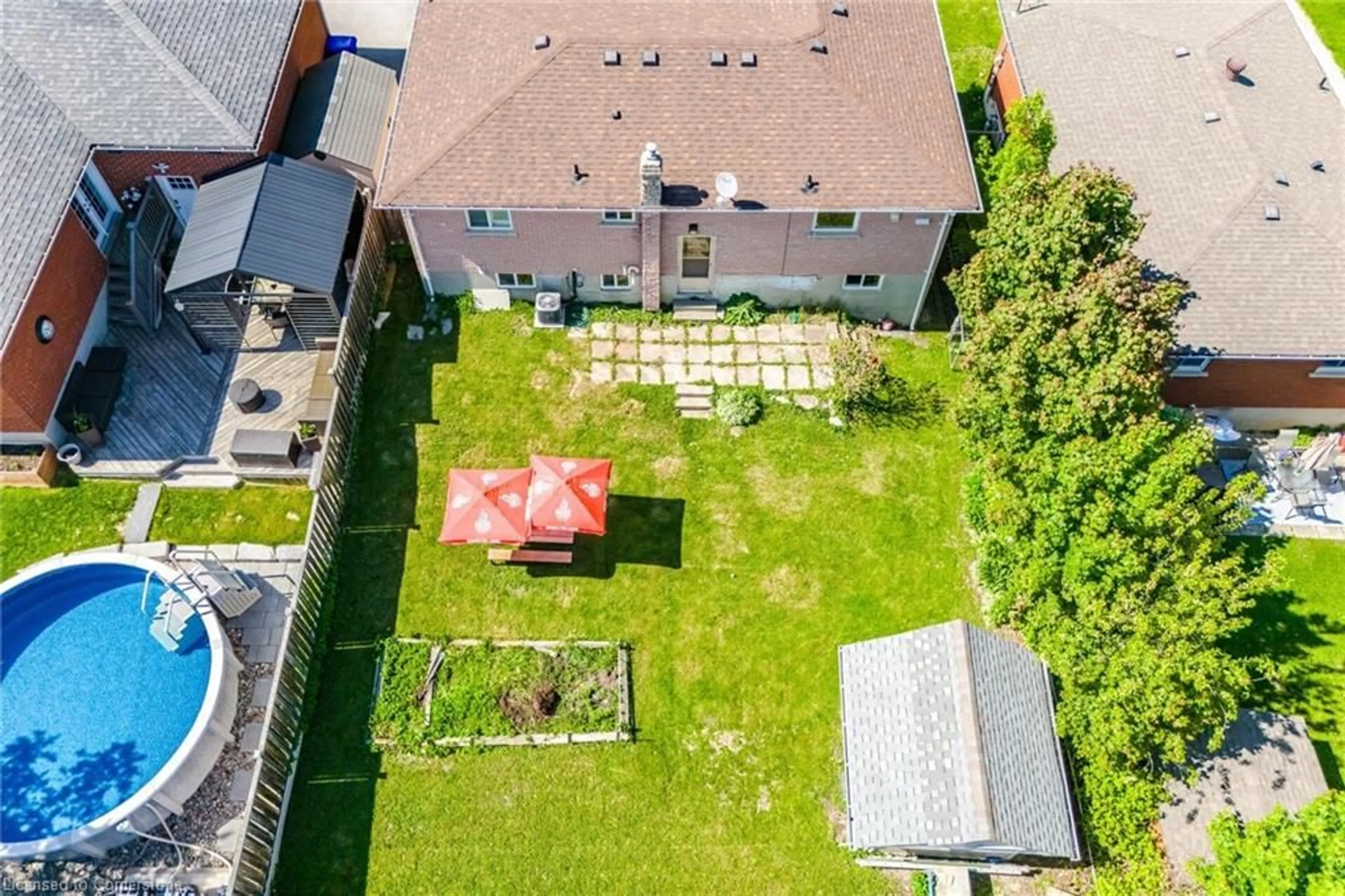 A pic from outside/outdoor area/front of a property/back of a property/a pic from drone, street for 122 Luxury Ave, Bradford Ontario L3Z 1T4