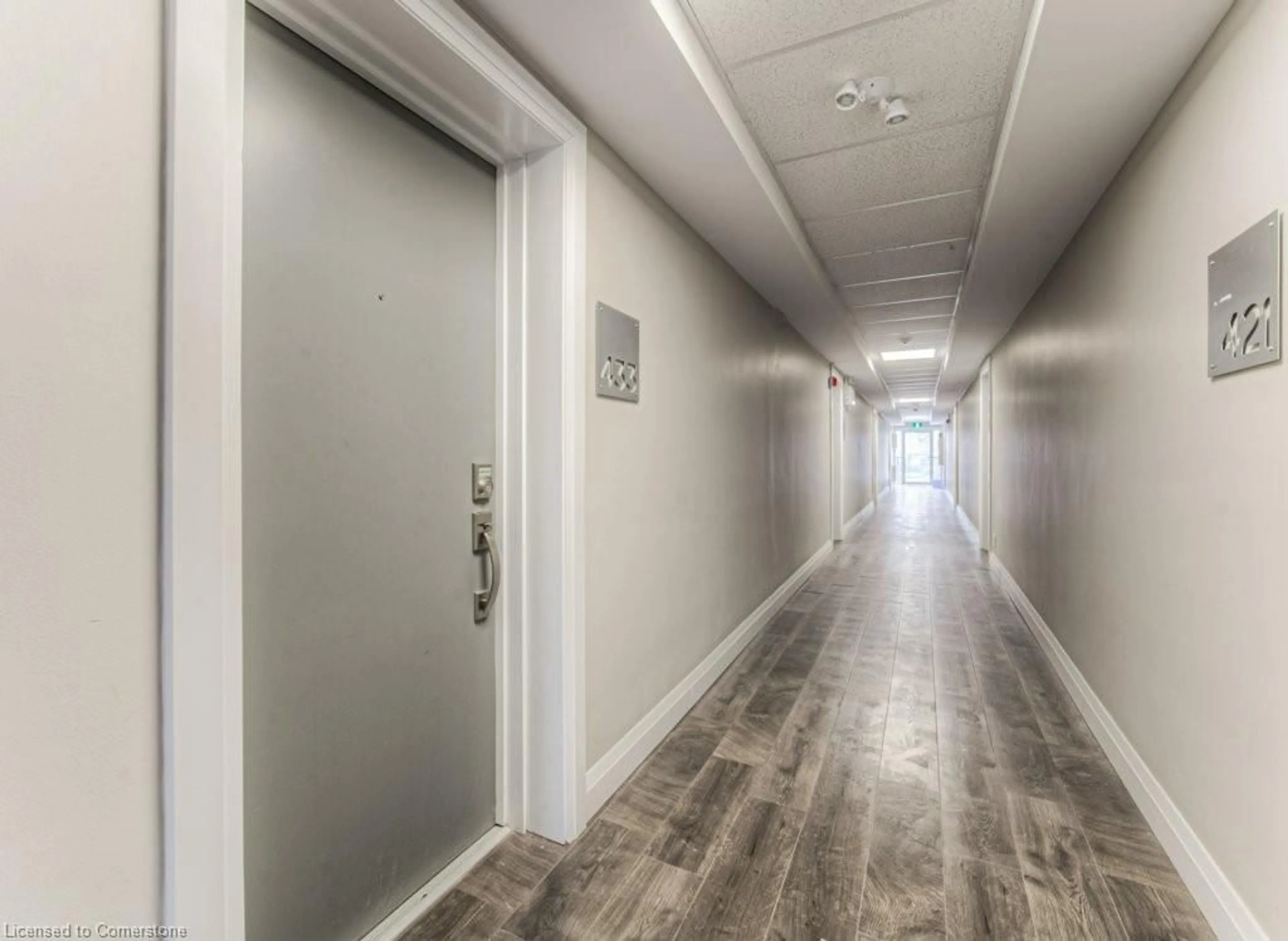 Indoor foyer for 415-435 Garden St, Cambridge Ontario N3H 4E1