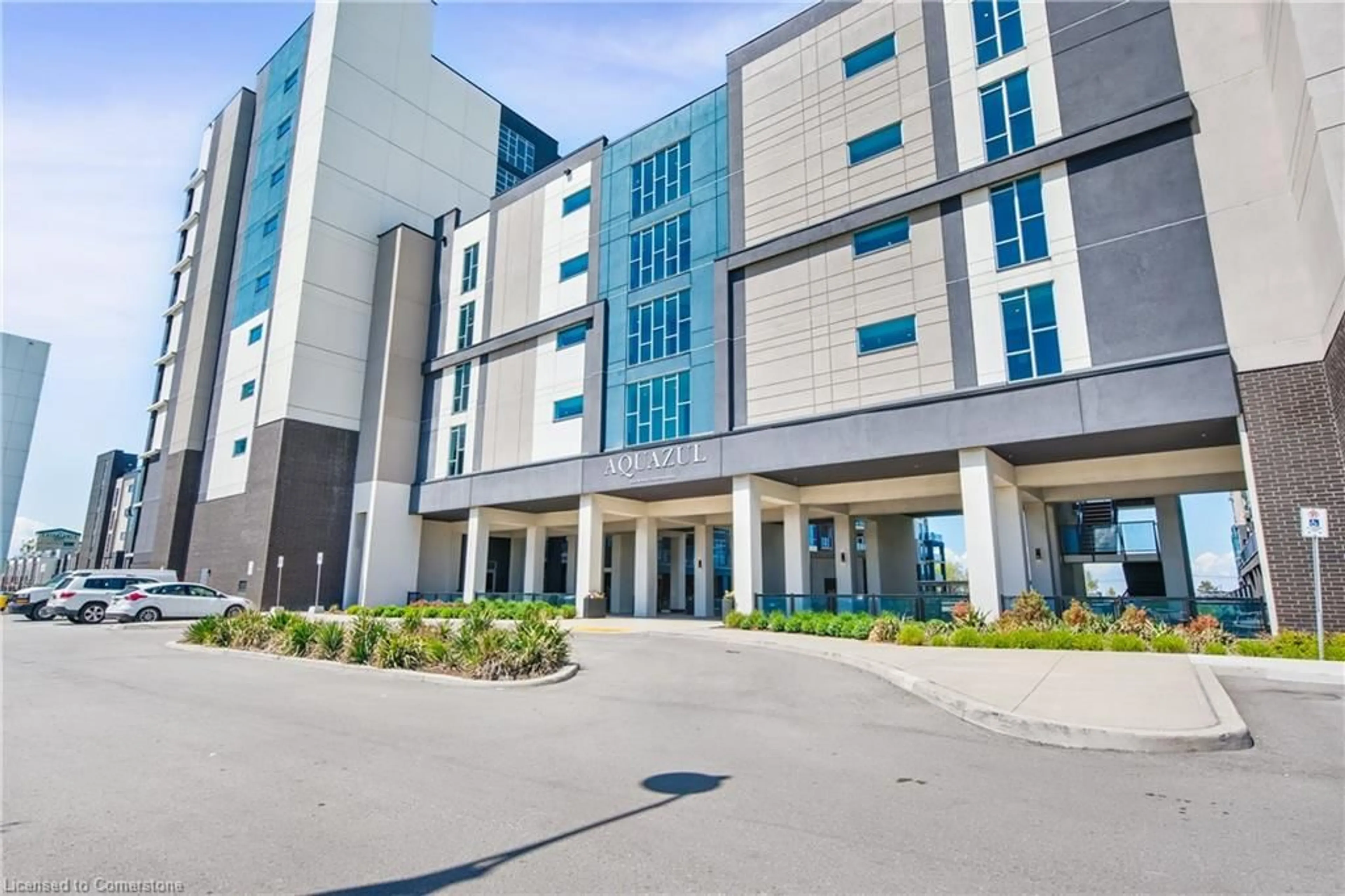 Indoor foyer for 16 Concord Pl #904, Grimsby Ontario L3M 4E8