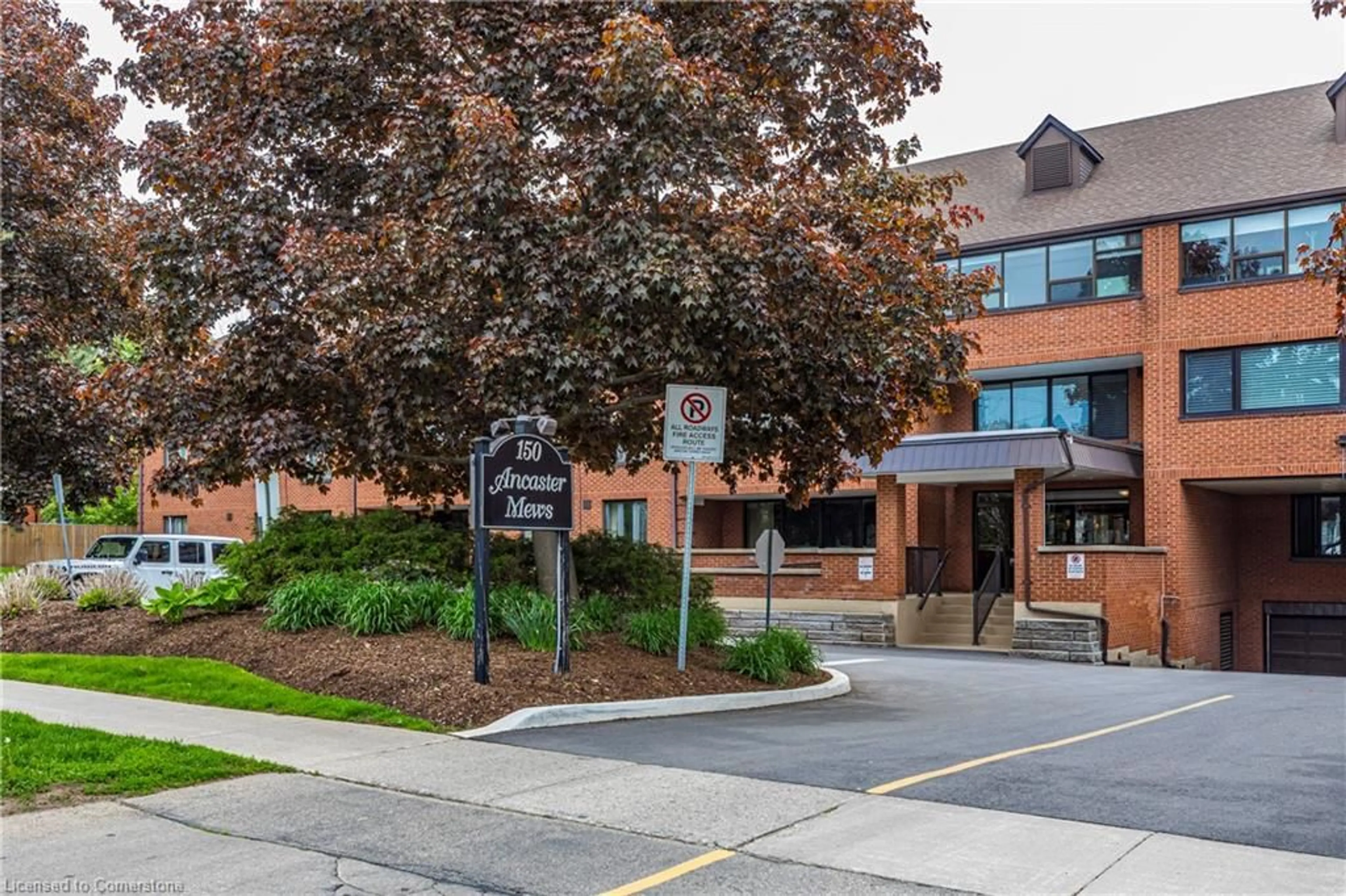 Indoor foyer for 150 Wilson St #220, Ancaster Ontario L8R 1E2