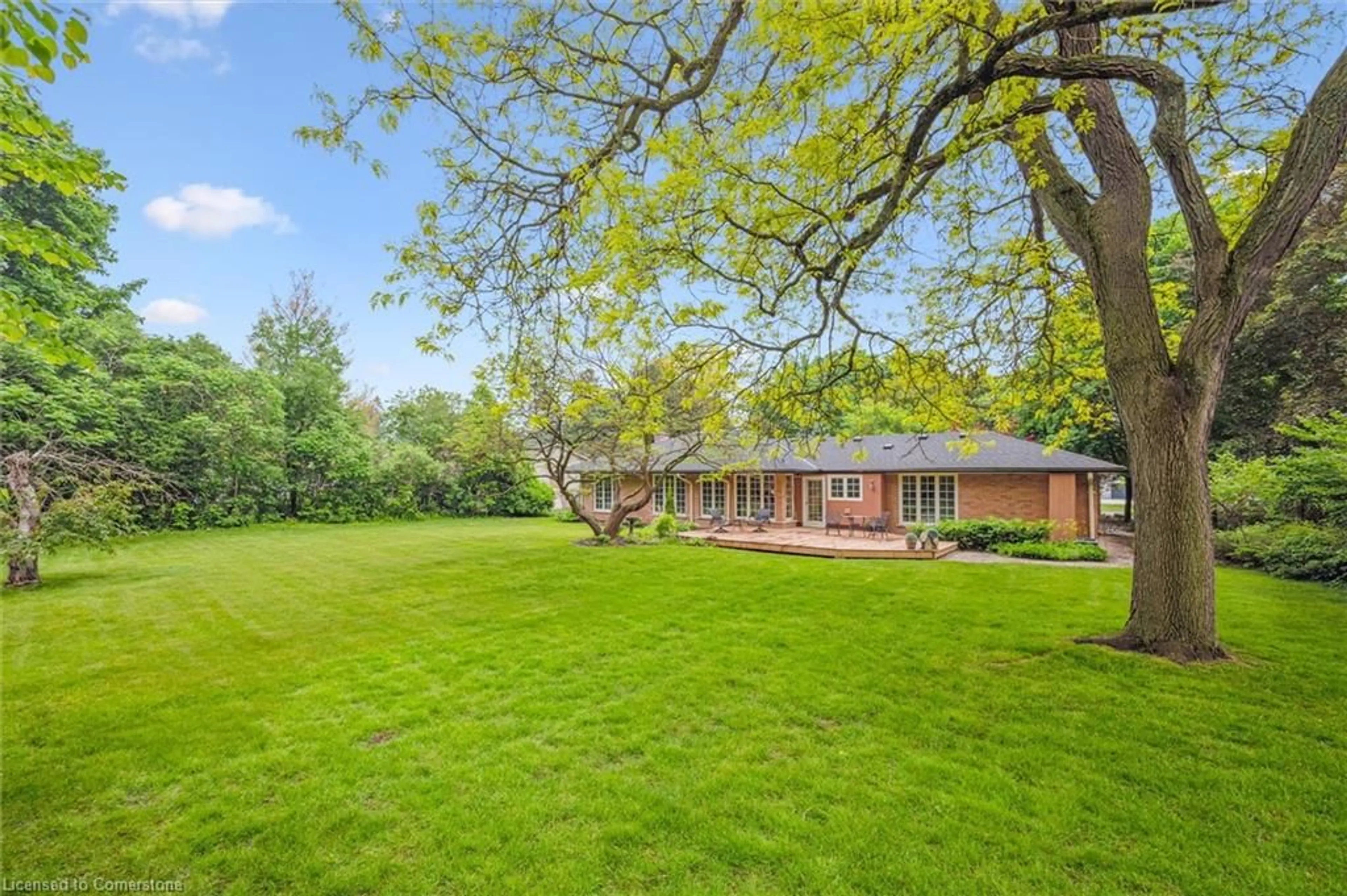 A pic from outside/outdoor area/front of a property/back of a property/a pic from drone, unknown for 29 Lynwood Pl, Guelph Ontario N1G 2V9