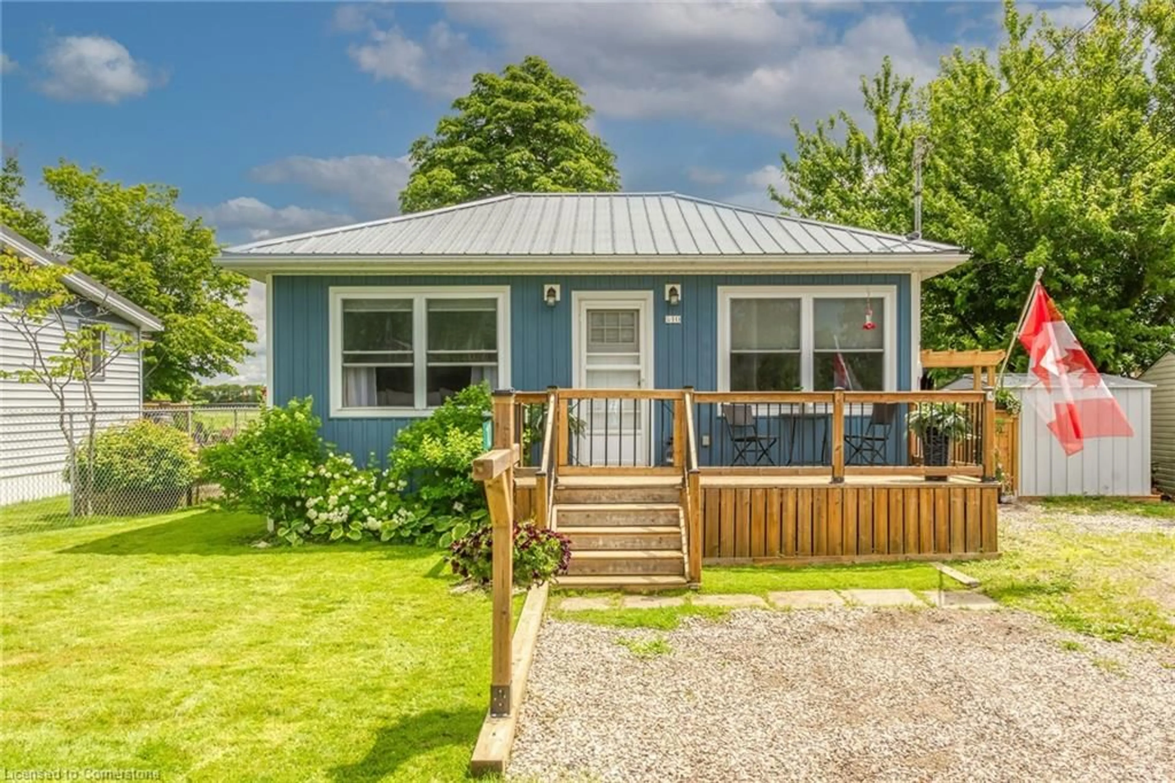 Home with vinyl exterior material, street for 10 11th St, Selkirk Ontario N0A 1P0