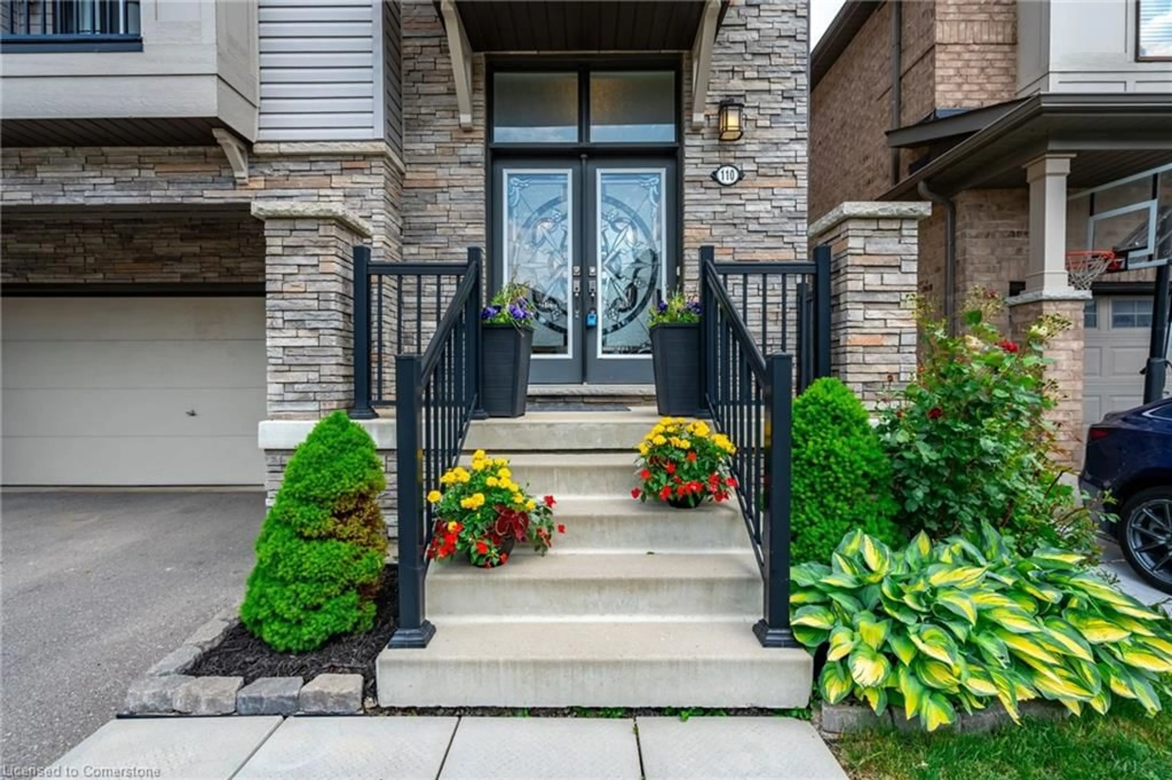 Indoor entryway for 110 Pagebrook Crescent, Stoney Creek Ontario L8J 0K7