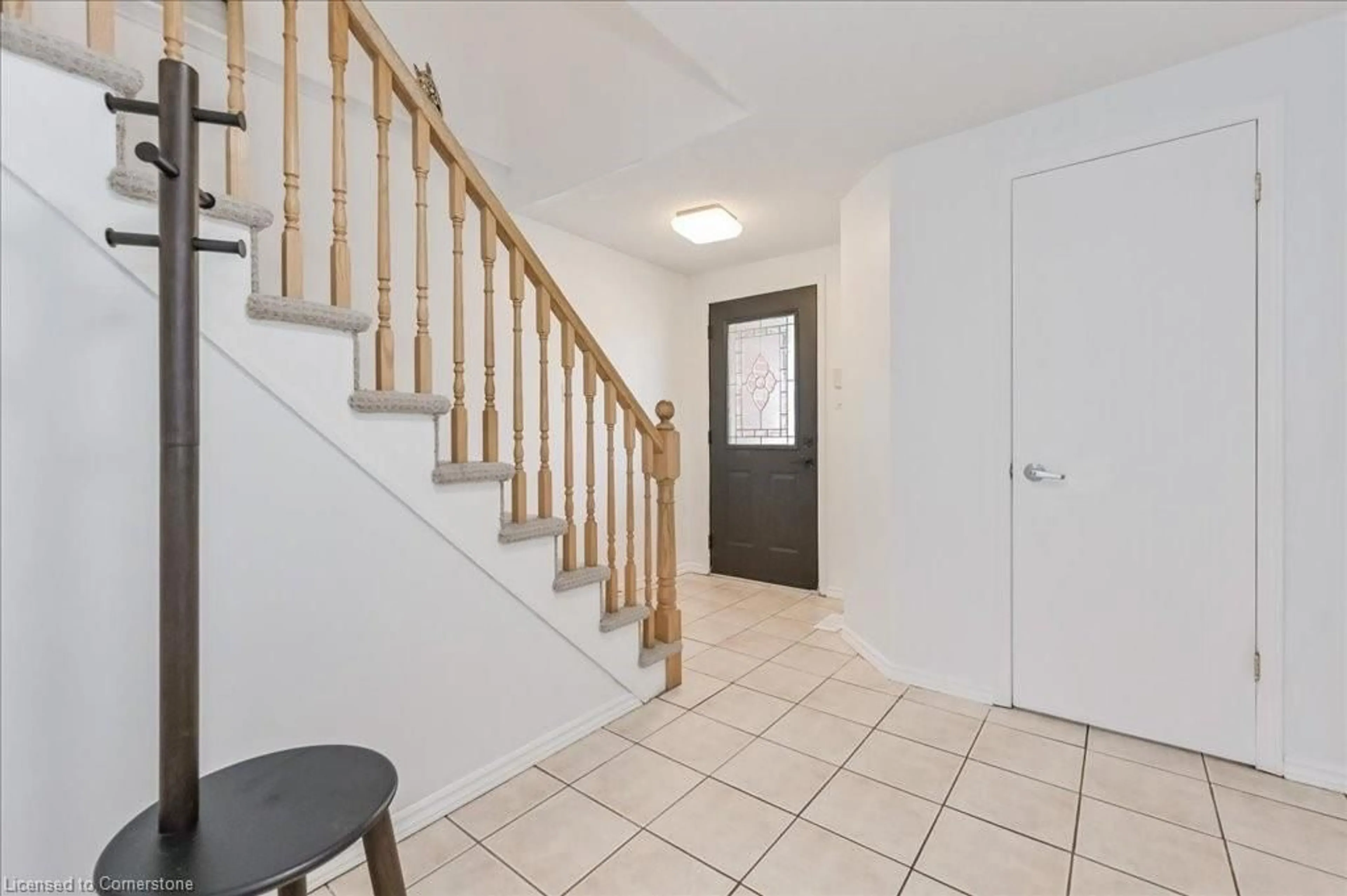 Indoor entryway for 22 Robertson St, Fergus Ontario N1M 3P8