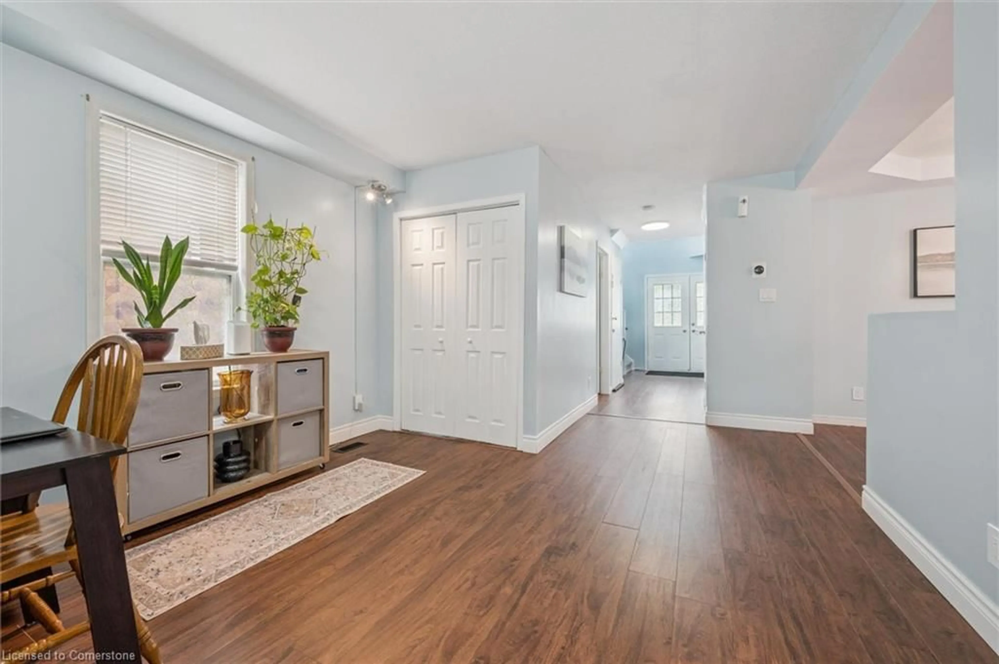 Indoor entryway for 224 Pineland Crt, Waterloo Ontario N2T 2S3