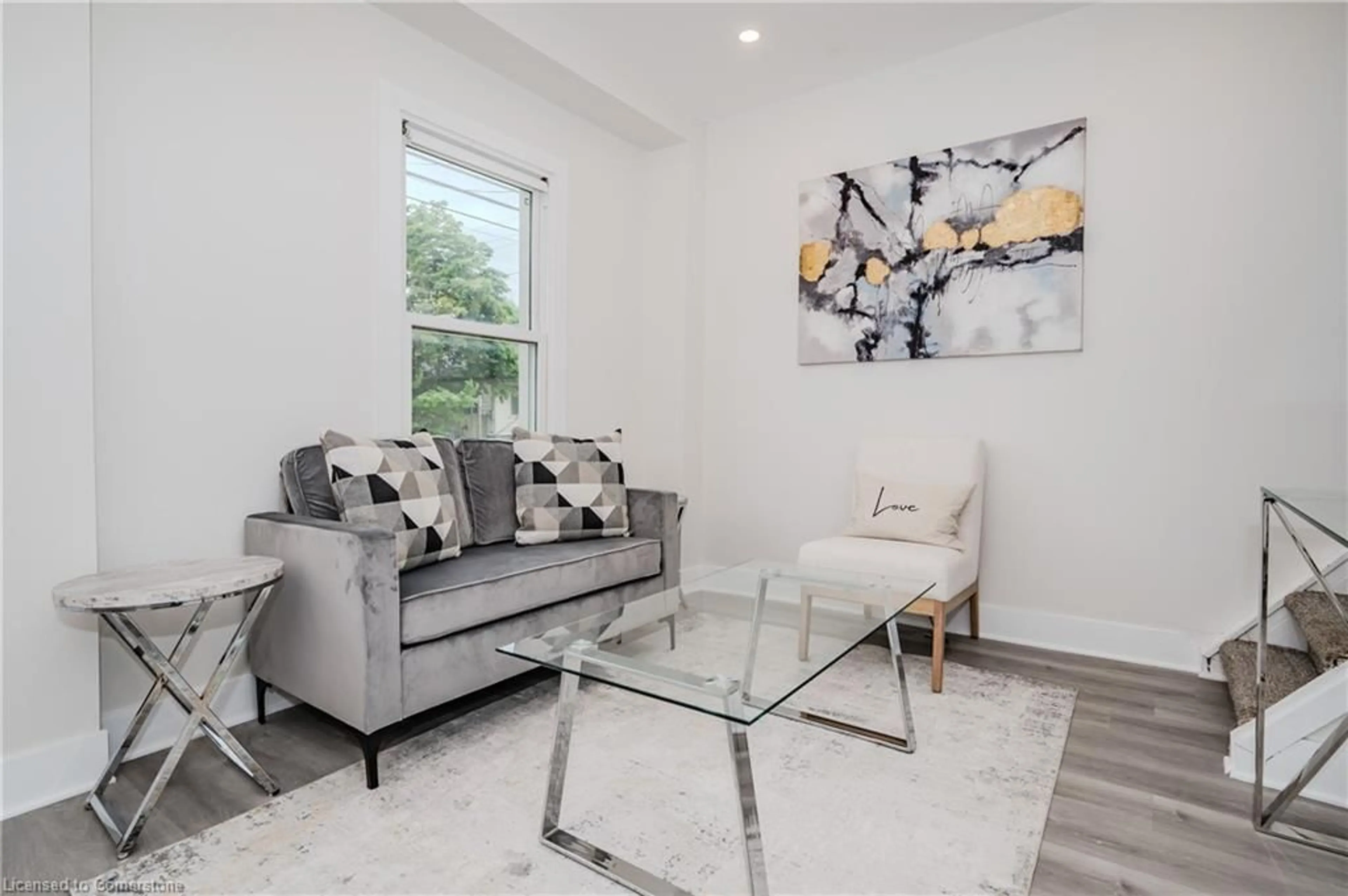 Living room with furniture, unknown for 273 Britannia Ave, Hamilton Ontario L8H 1X9