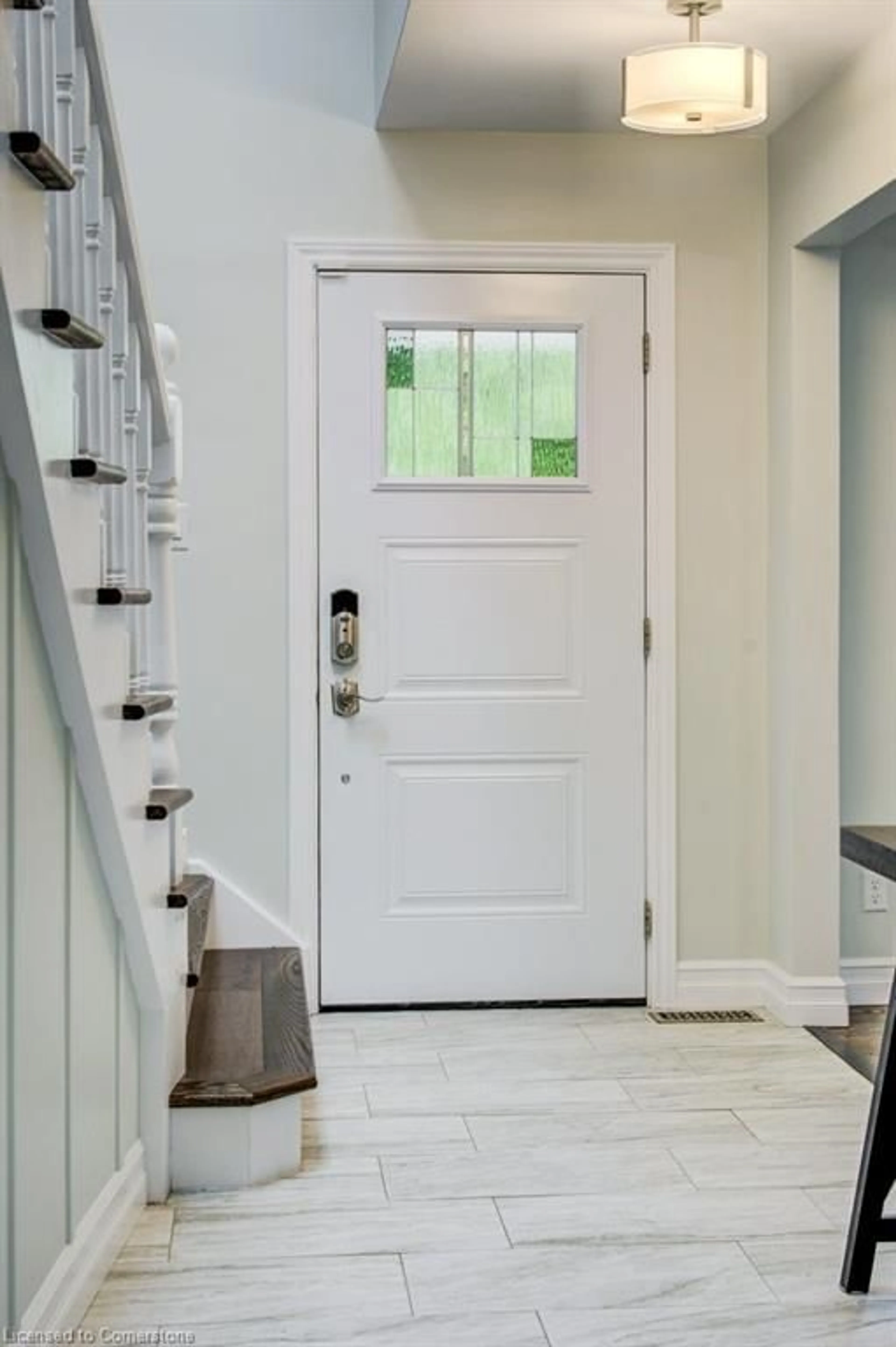 Indoor entryway for 367 Westridge Dr, Waterloo Ontario N2L 5Y1