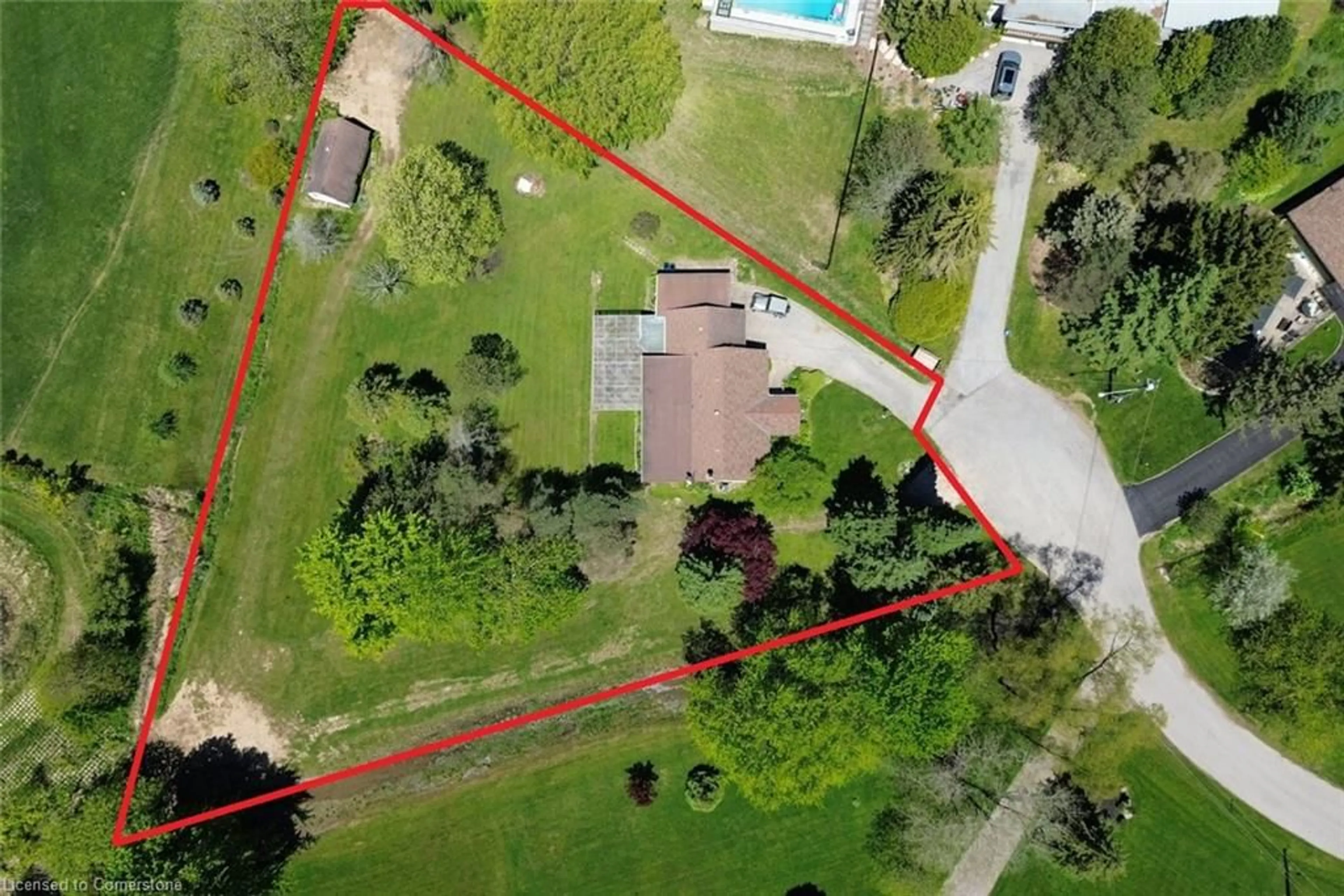 A pic from outside/outdoor area/front of a property/back of a property/a pic from drone, street for 10 Flamboro Crt, Hamilton Ontario L9H 4Z3