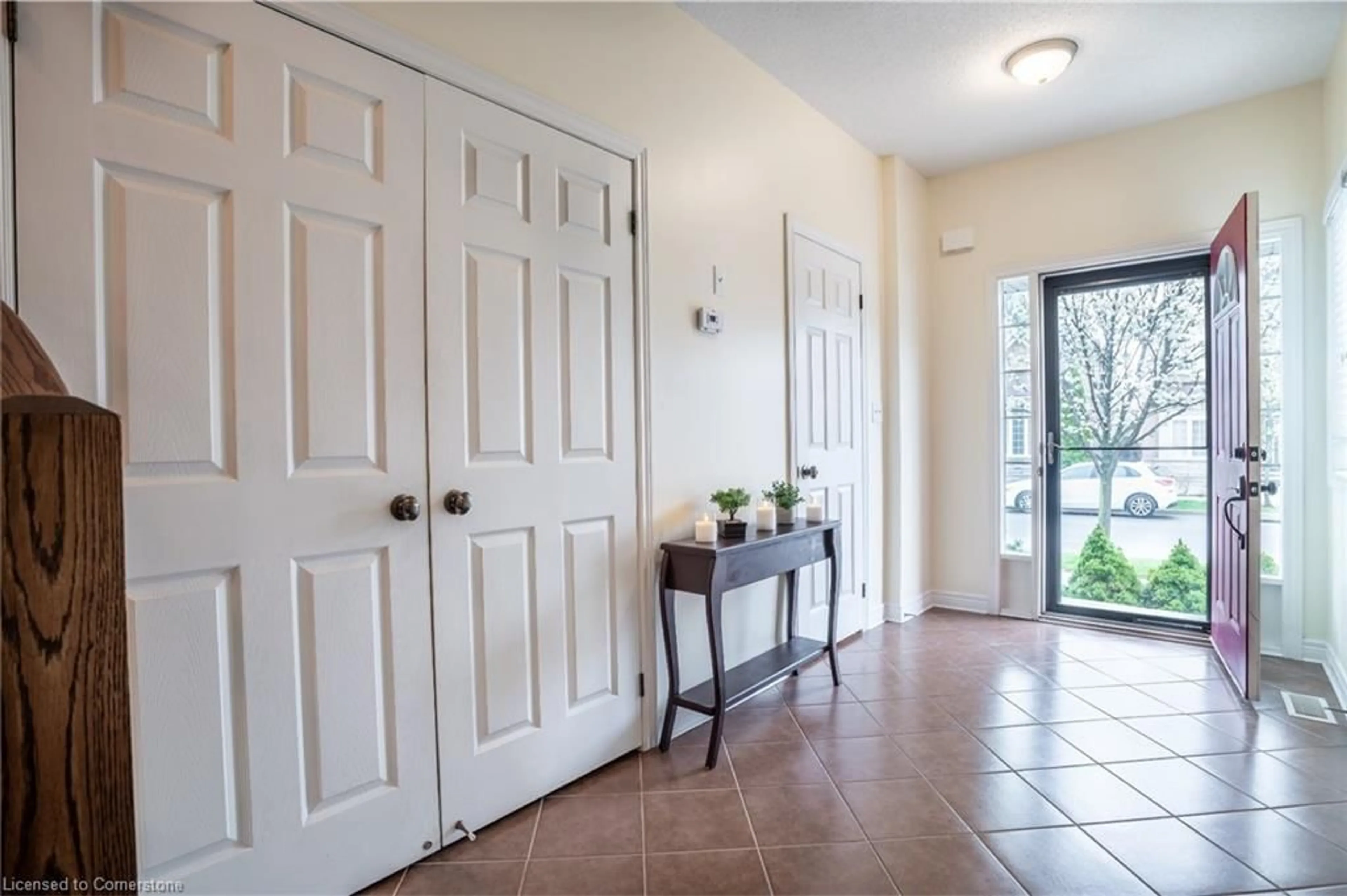 Indoor entryway for 4679 Webb St, Burlington Ontario L7M 0E3