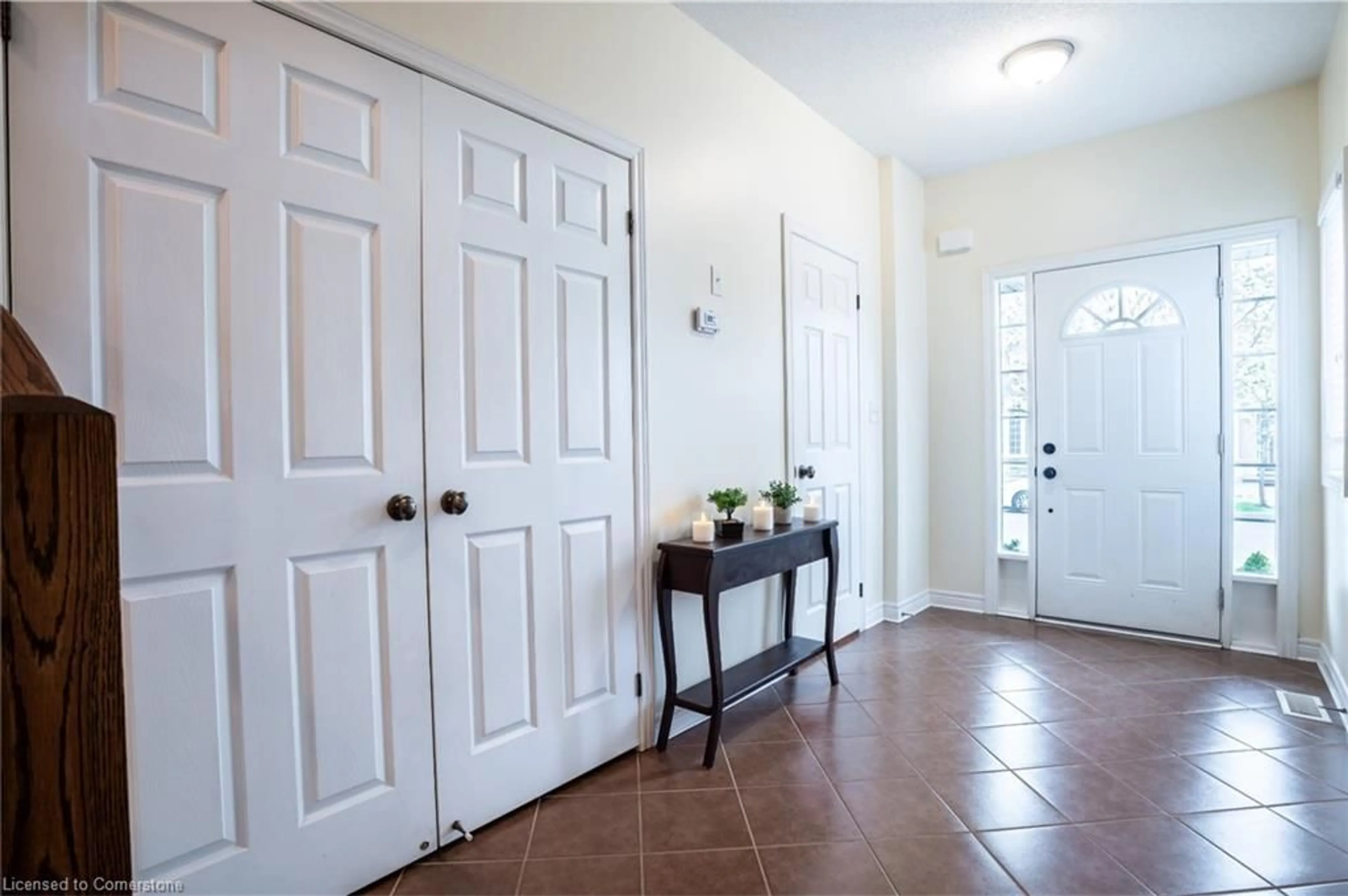 Indoor entryway for 4679 Webb St, Burlington Ontario L7M 0E3
